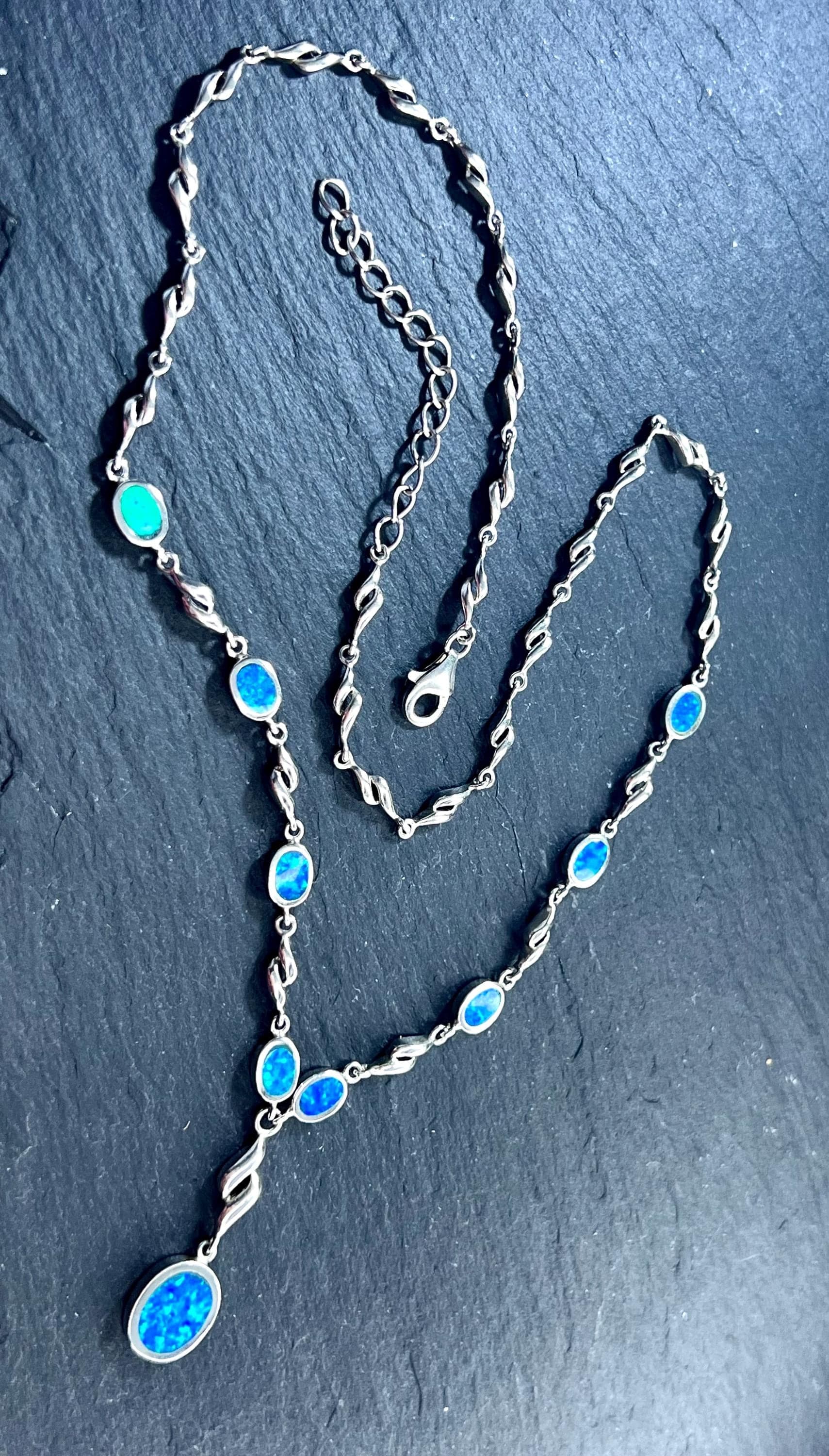 Vintage 1980s Y‑necklace in 925 sterling silver with synthetic blue opal stones, featuring oval bezel‑set opals and twisted silver links with a central drop pendant.