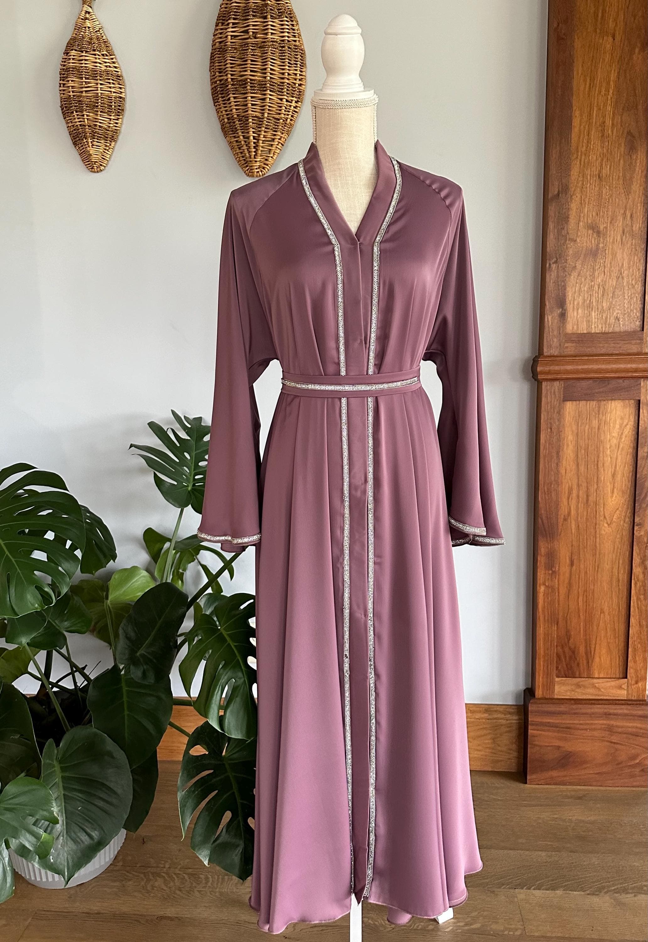 Pink Abaya with Silver Detail: Modest Dubai Style, Matching Headscarf & Belt
