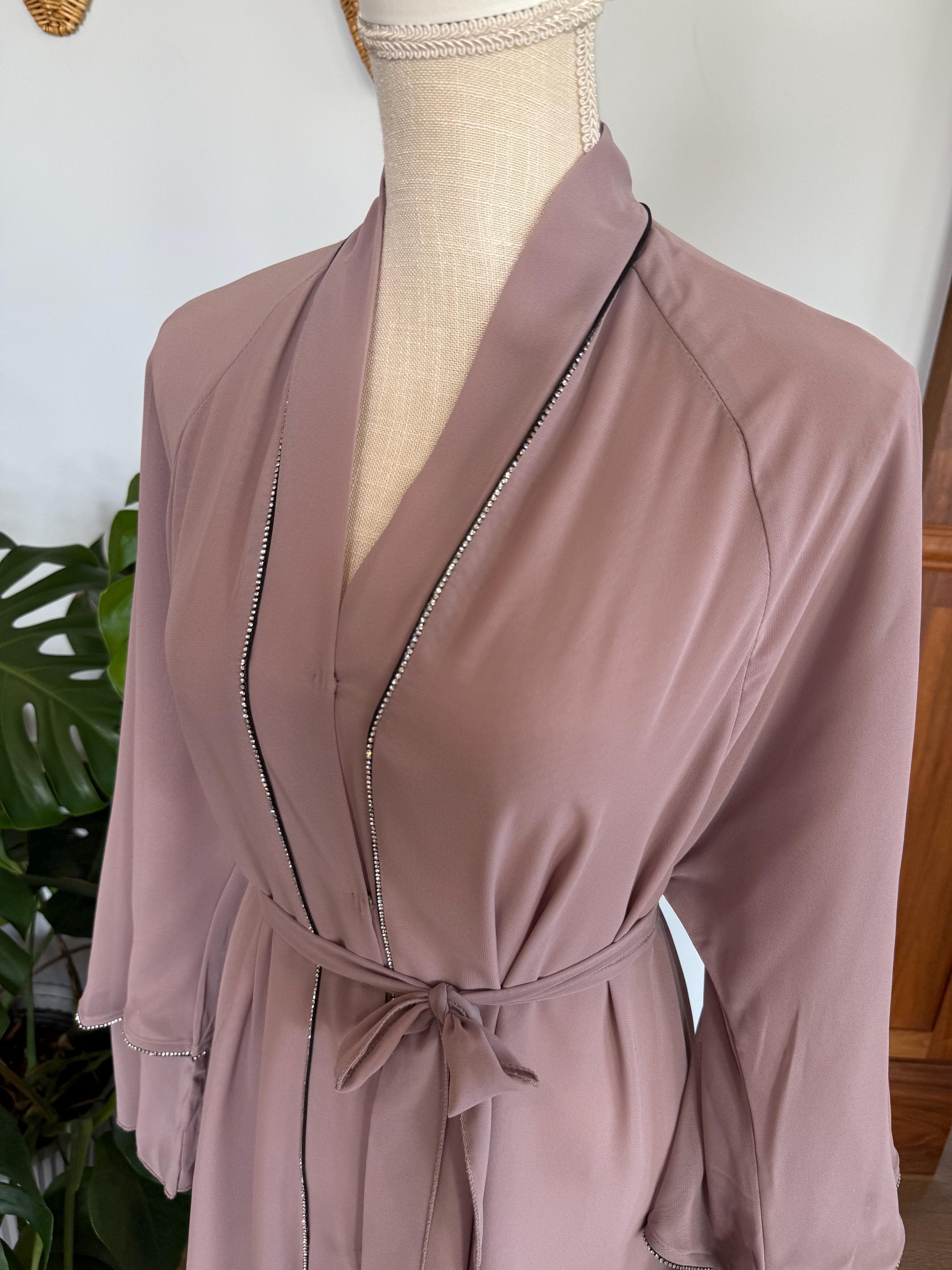 Dusty Pink Abaya: Layered Dubai Style, Matching Belt, Headscarf - image 5