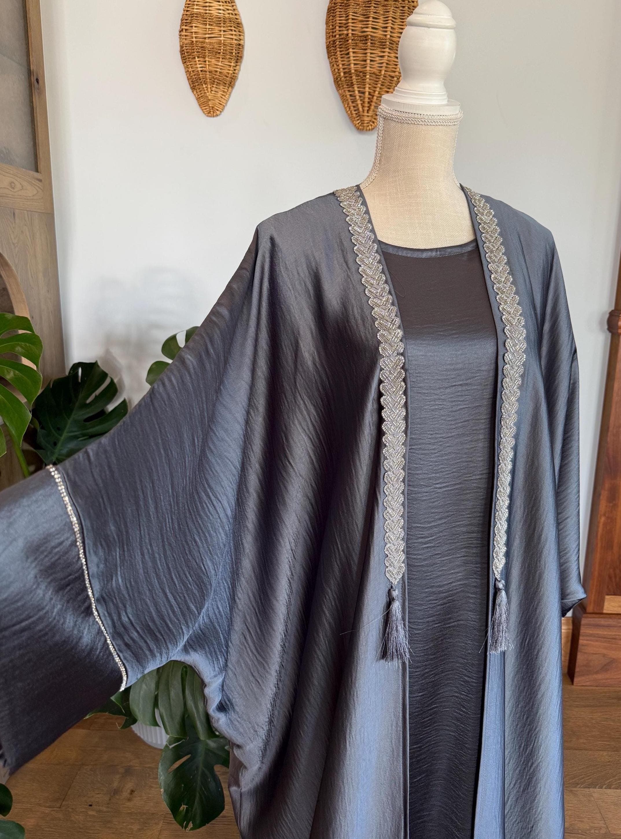 Grey Embellished Abaya: Dubai Style, Matching Belt & Headscarf - image 3