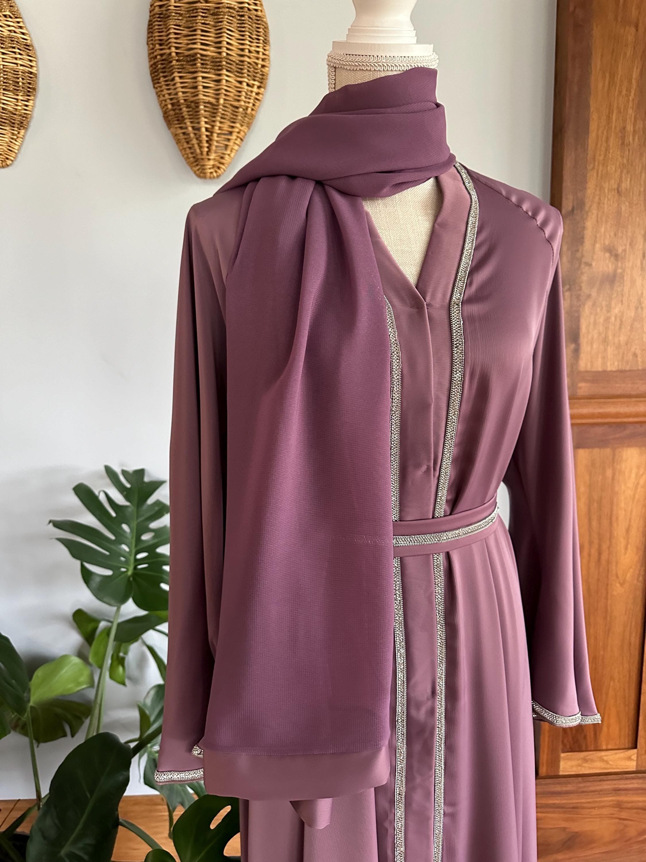 Pink Abaya with Silver Detail: Modest Dubai Style, Matching Headscarf & Belt - image 5