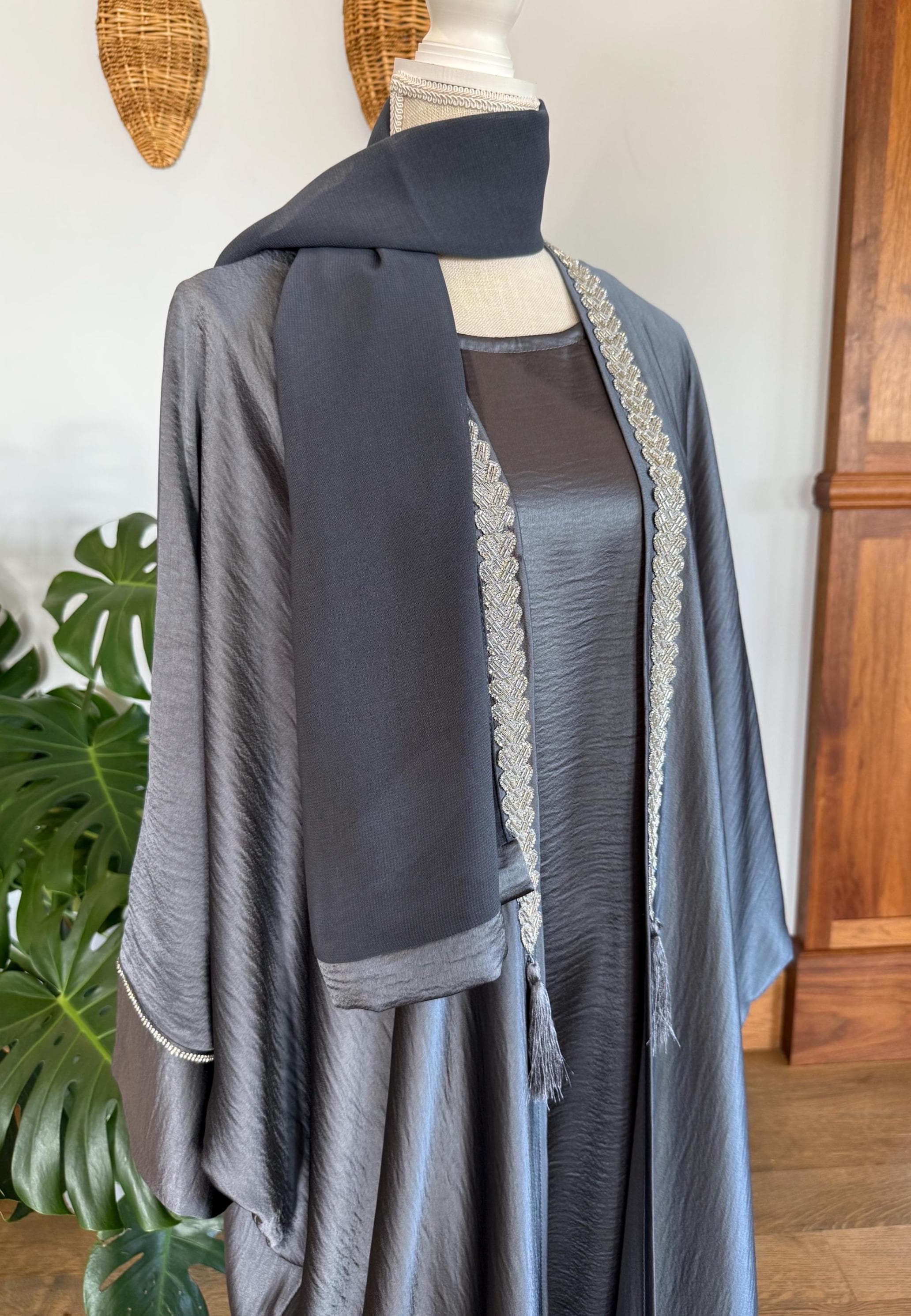 Grey Embellished Abaya: Dubai Style, Matching Belt & Headscarf - image 5