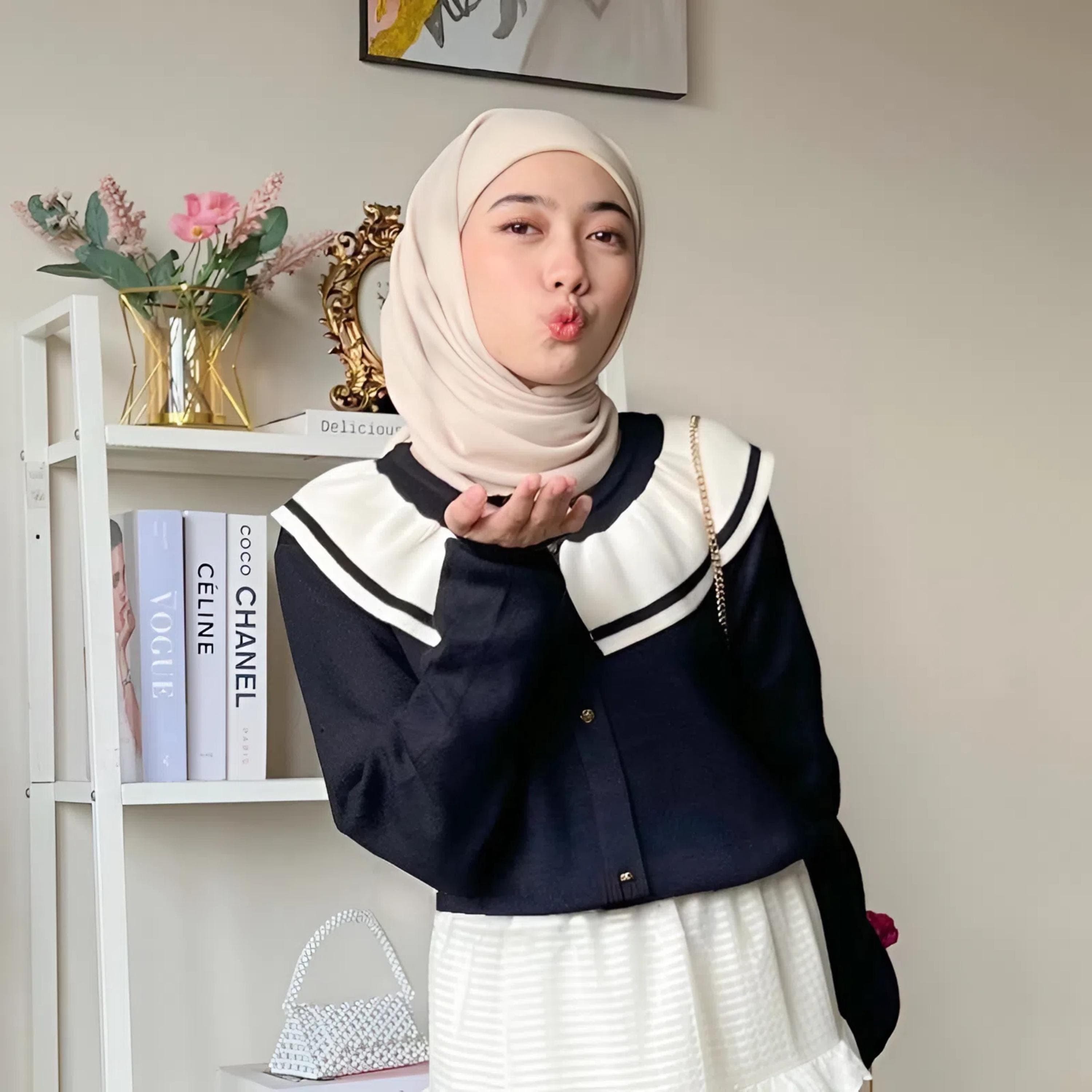 Women Knit Sweater Top with Collar Detail
