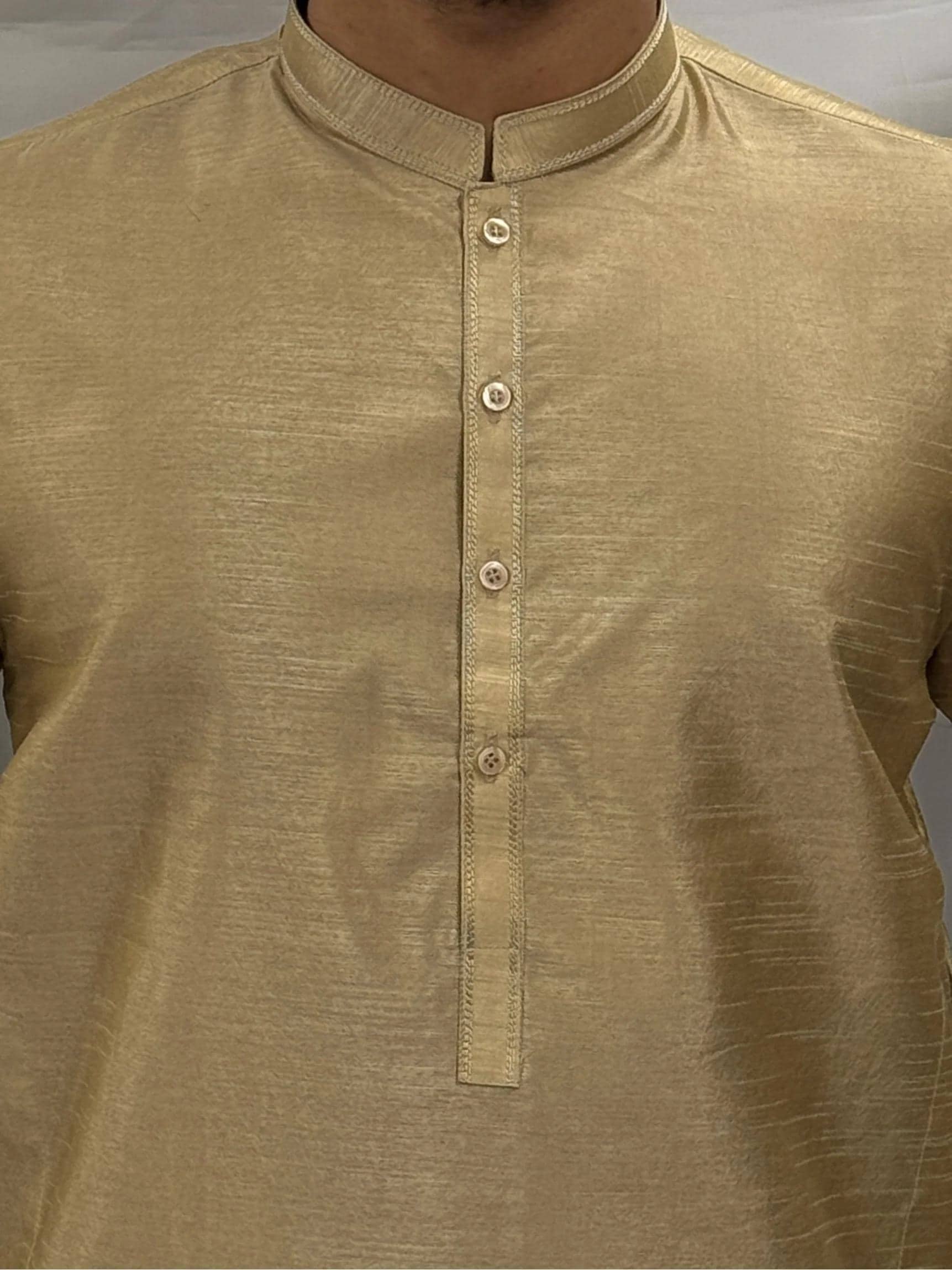 Light_Gold_Plain_Silky_Close_Up