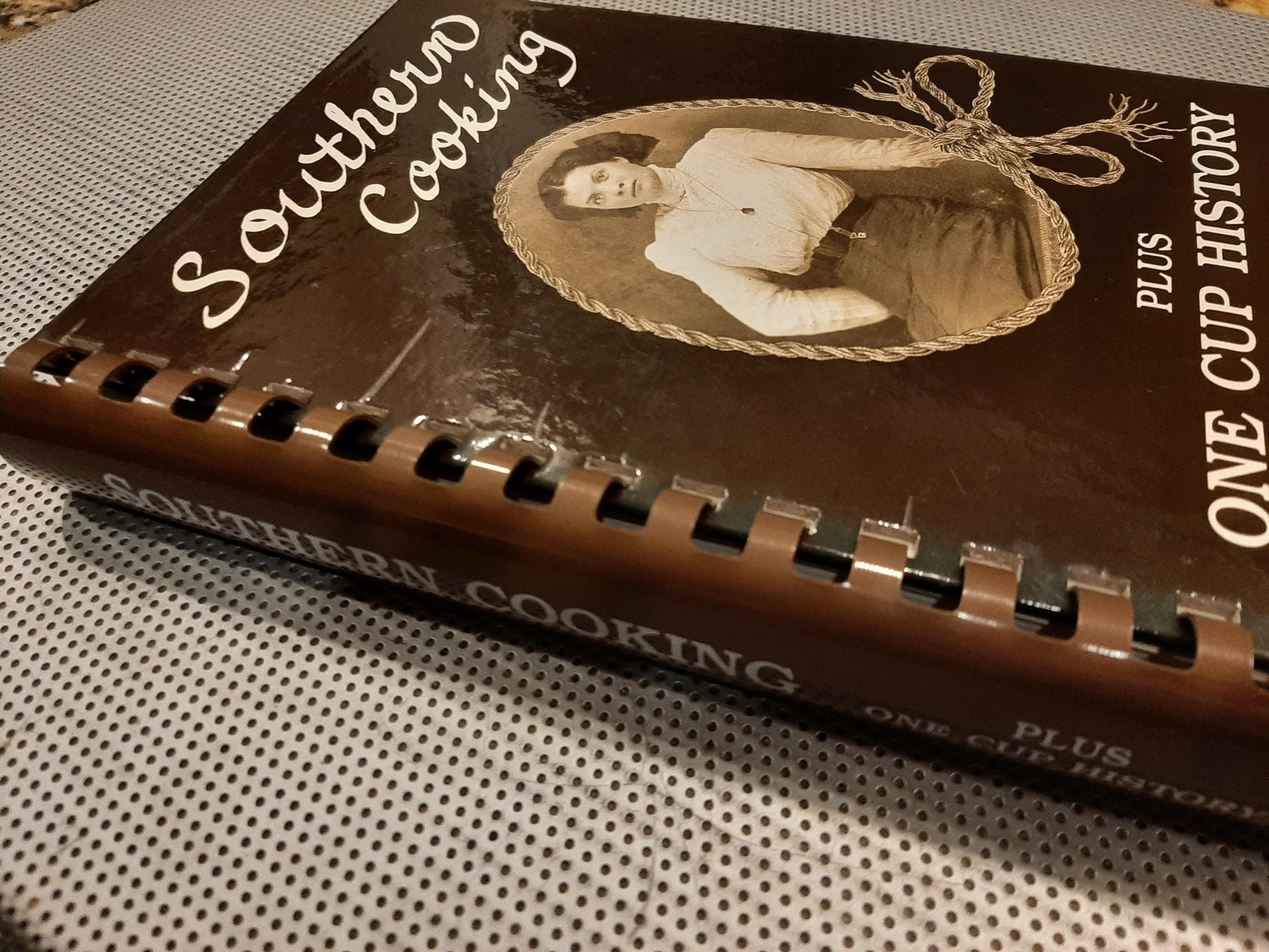 Southern Cooking Plus One Cup History Cookbook Lorine Hendricks SIGNED Georgia 1992 - image 3