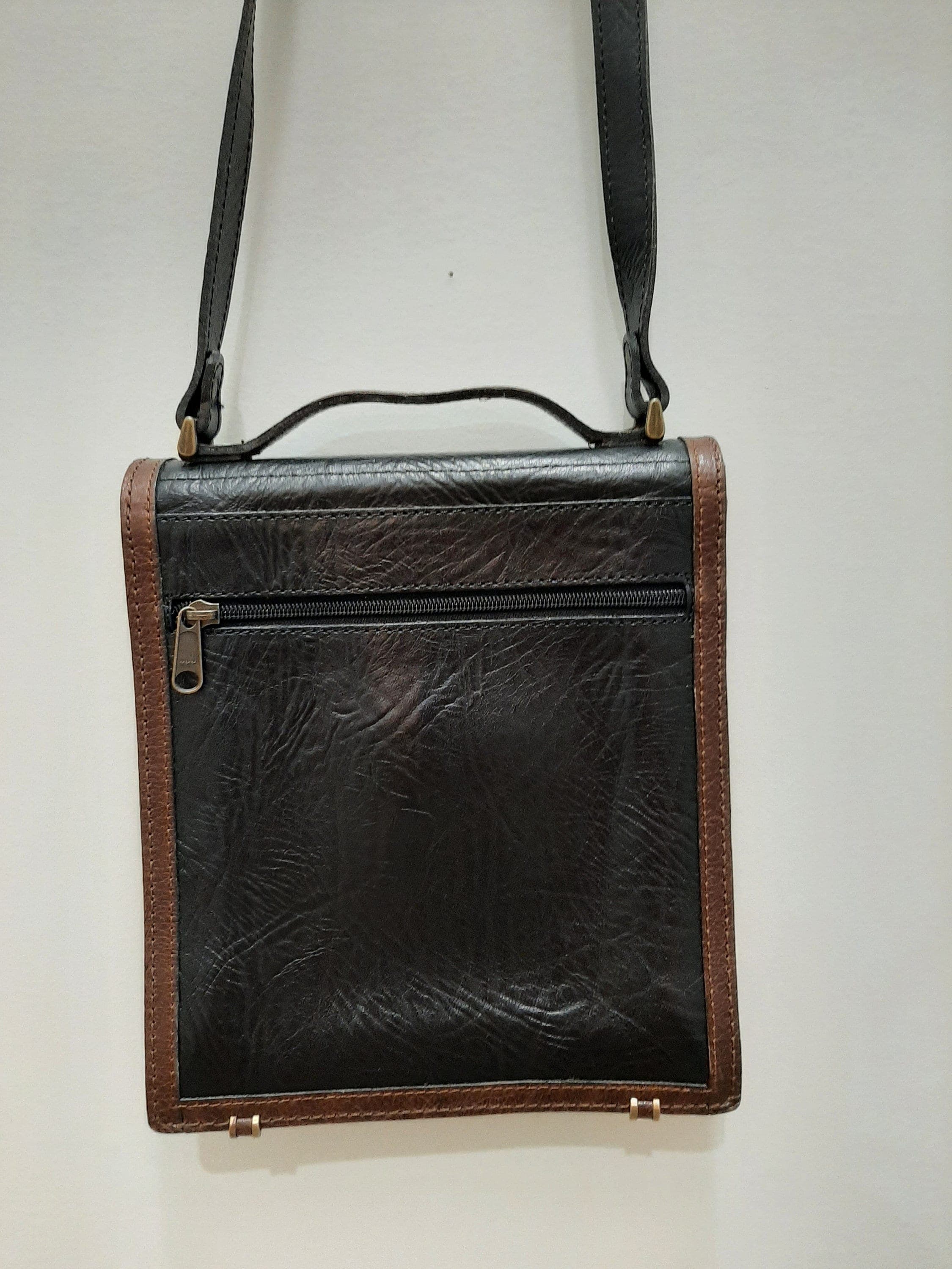 Vintage Giacometti Designer Black and Brown Fine Spanish Leather Crossbody Saddle Bag Messenger NEW with Tags Locking Key Unisex Handbag - image 5