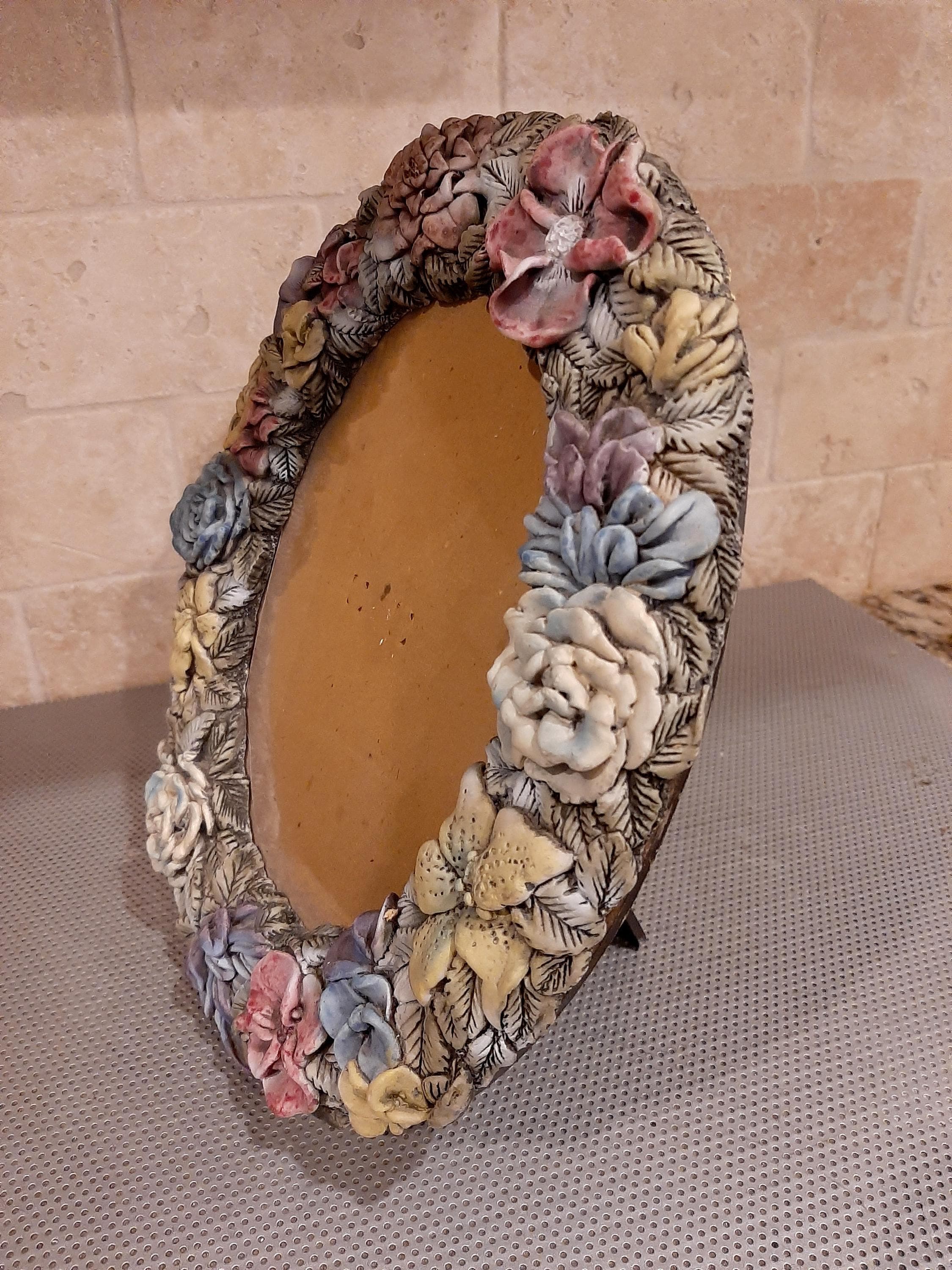 Photo Frame - 5x7 Oval Vintage Ornate Floral Resin Easel Tabletop Vertical Display Taiwan - image 5