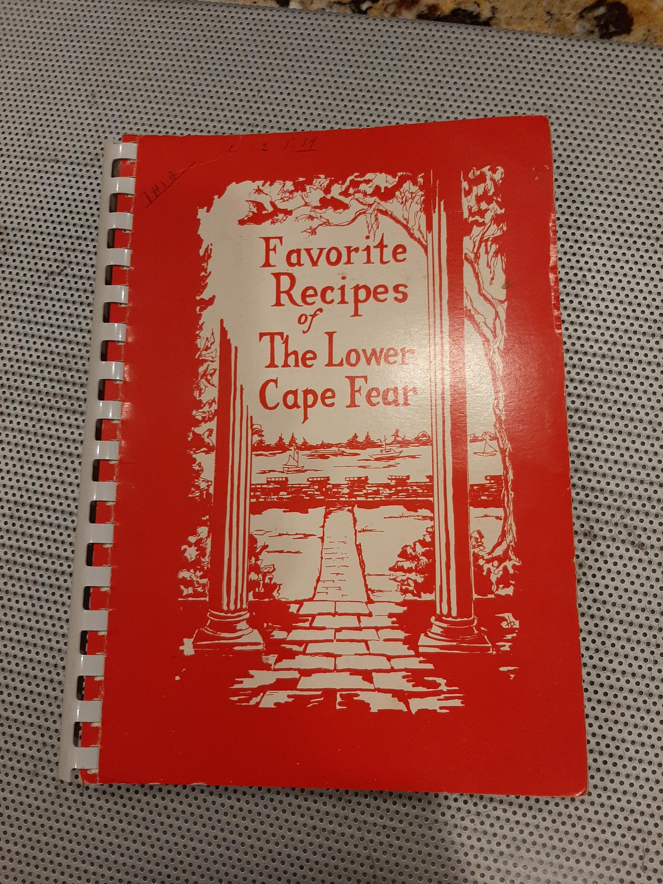 Favorite Recipes of the Lower Cape Fear Ministering Circle Wilmington North Carolina Cookbook Vintage 1978 - image 3