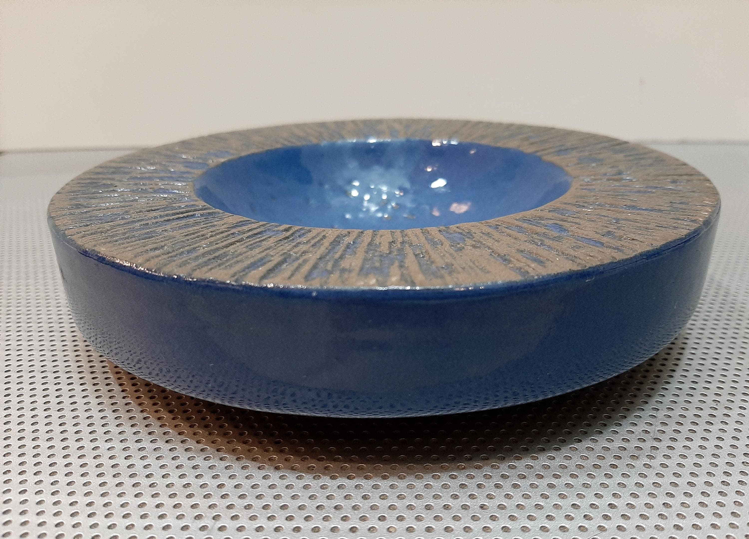 Vintage MCM Lee Rosen Studio Pottery Bowl, Cerulean Blue Sgraffito 7"
