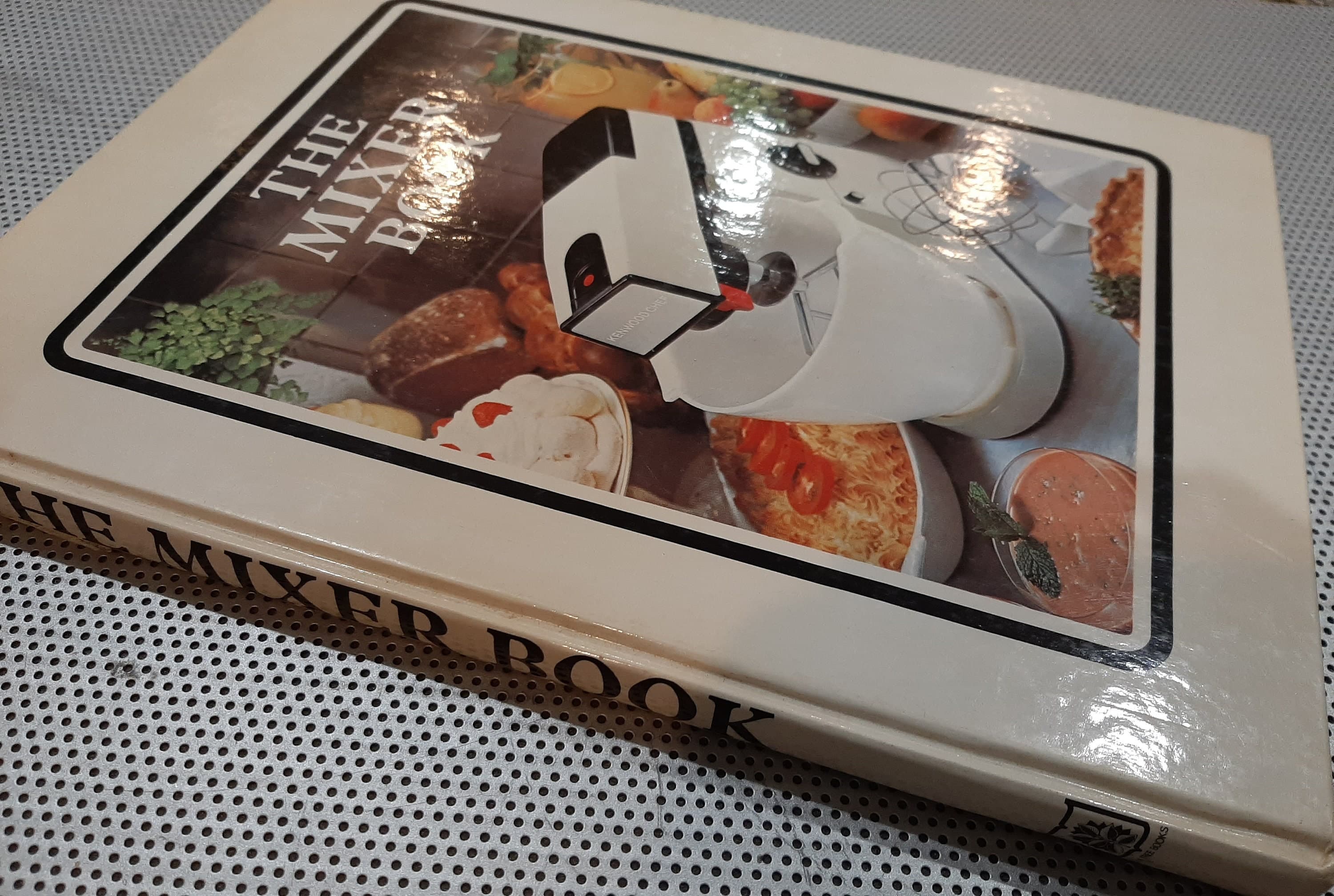 Vintage "The Mixer Book" Hard Cover Cook Book by Margaret Hudson, Fifth Impression 1978, Great Britain cookbook - image 3