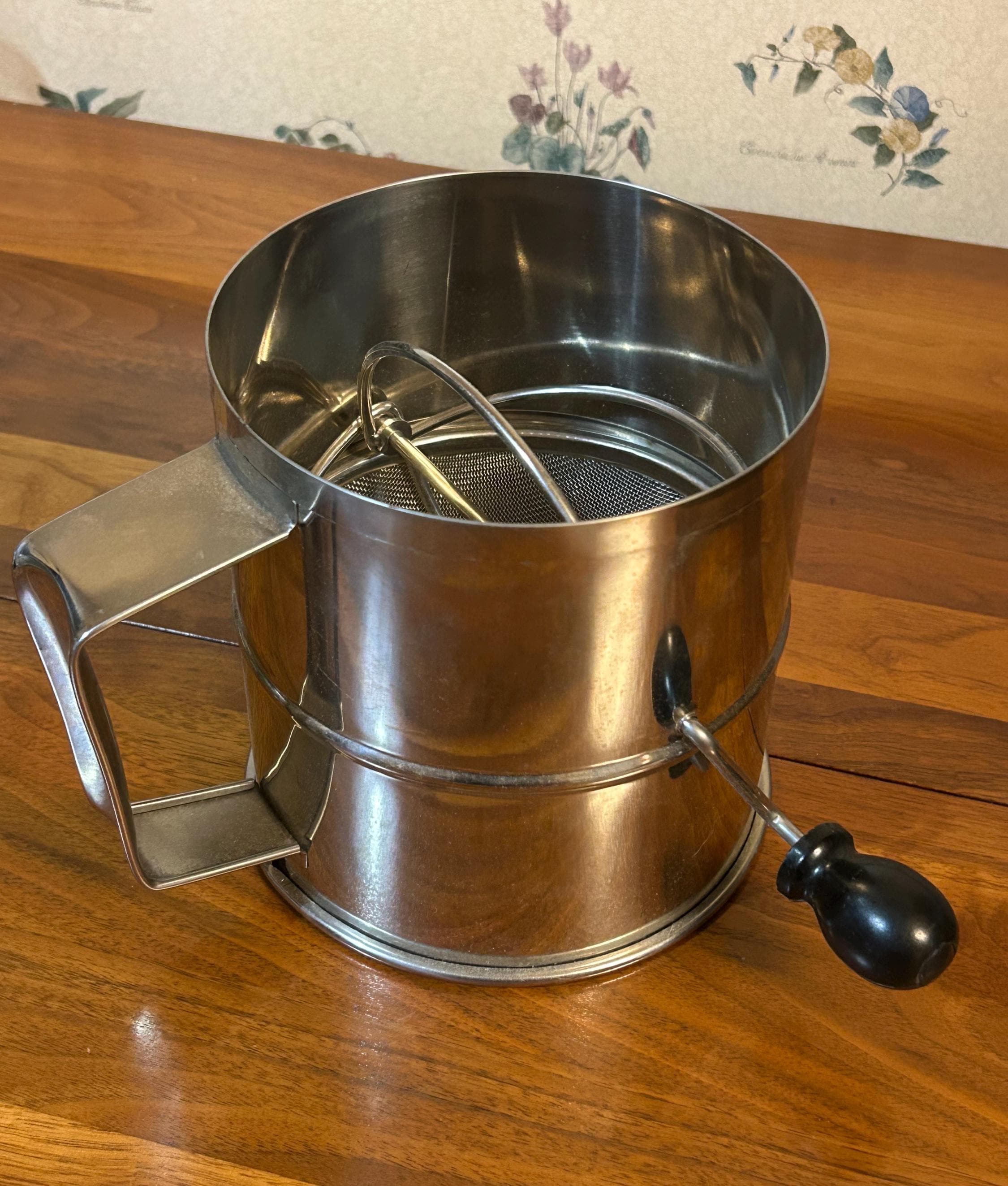 Vintage Large Hand Crank Flour Sifter 6 1/2" - 4-6 Cup Baking Tool