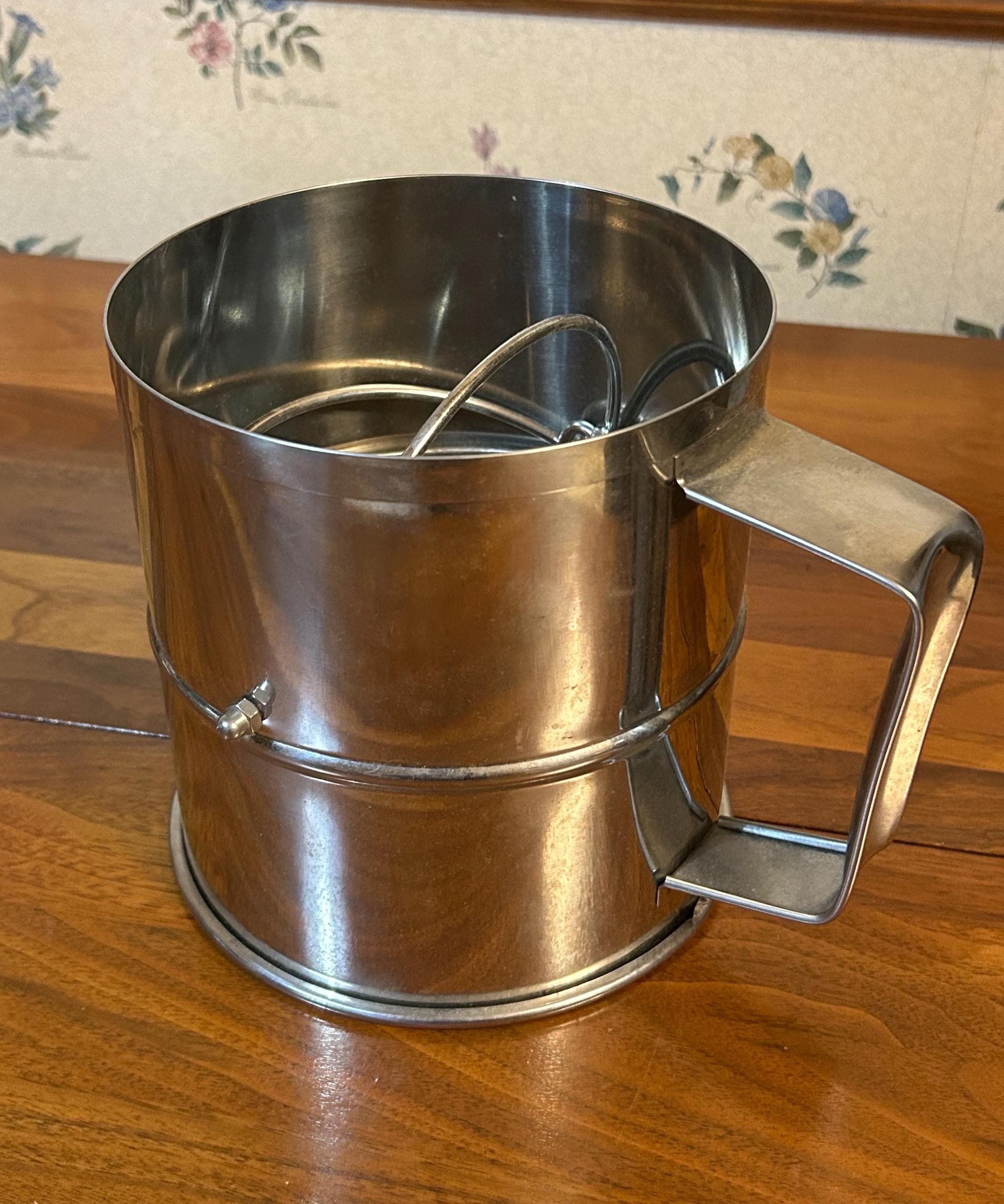 Vintage Large Hand Crank Flour Sifter 6 1/2" - 4-6 Cup Baking Tool