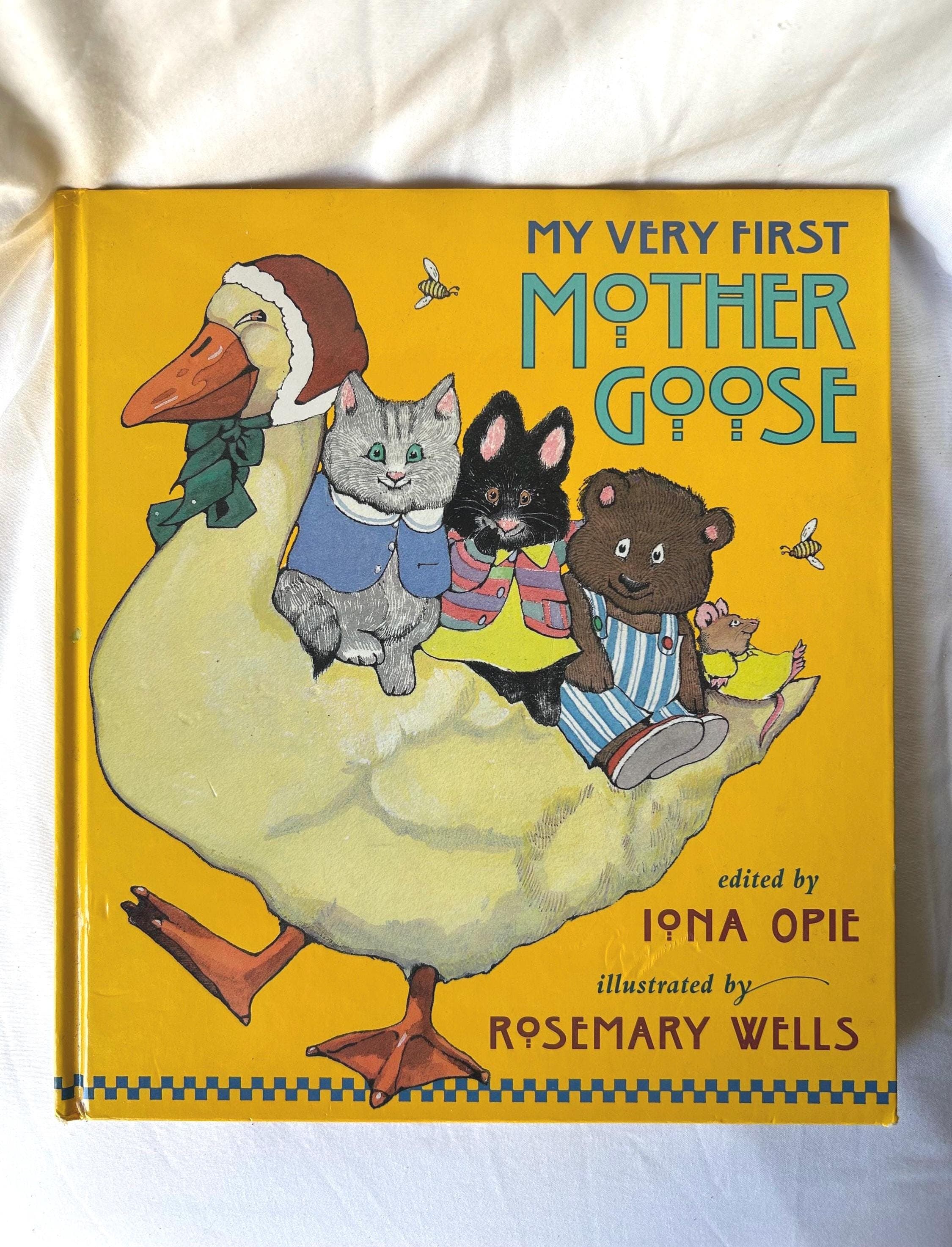 Vintage Mother Goose Book: 1996 First US Edition, Rosemary Wells Illustrations