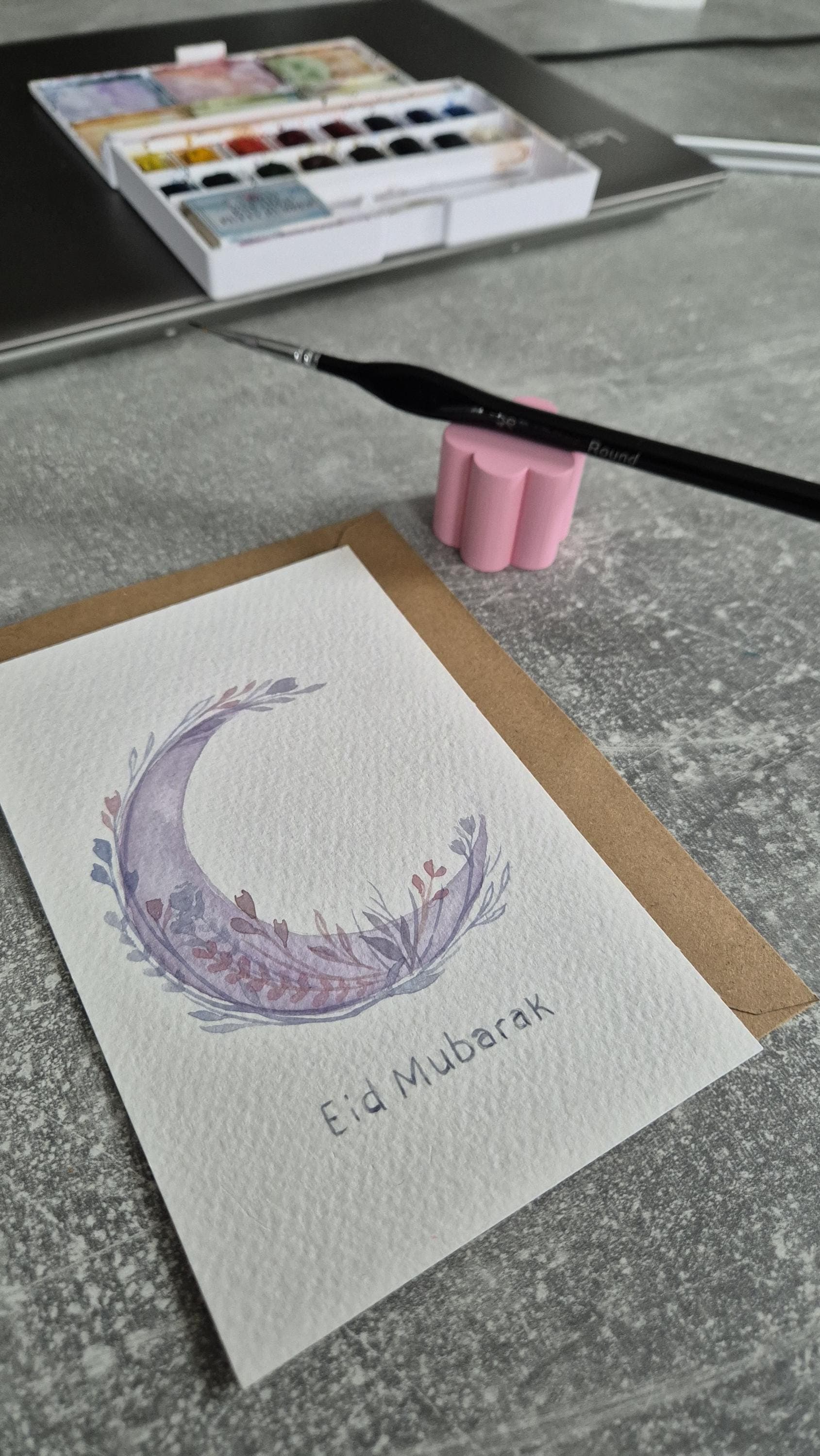 Handgemalte A6 Eid Mubarak Karte – Mond- und Blumen-Aquarell-Design – Einzigartige Islamische Grußkarte