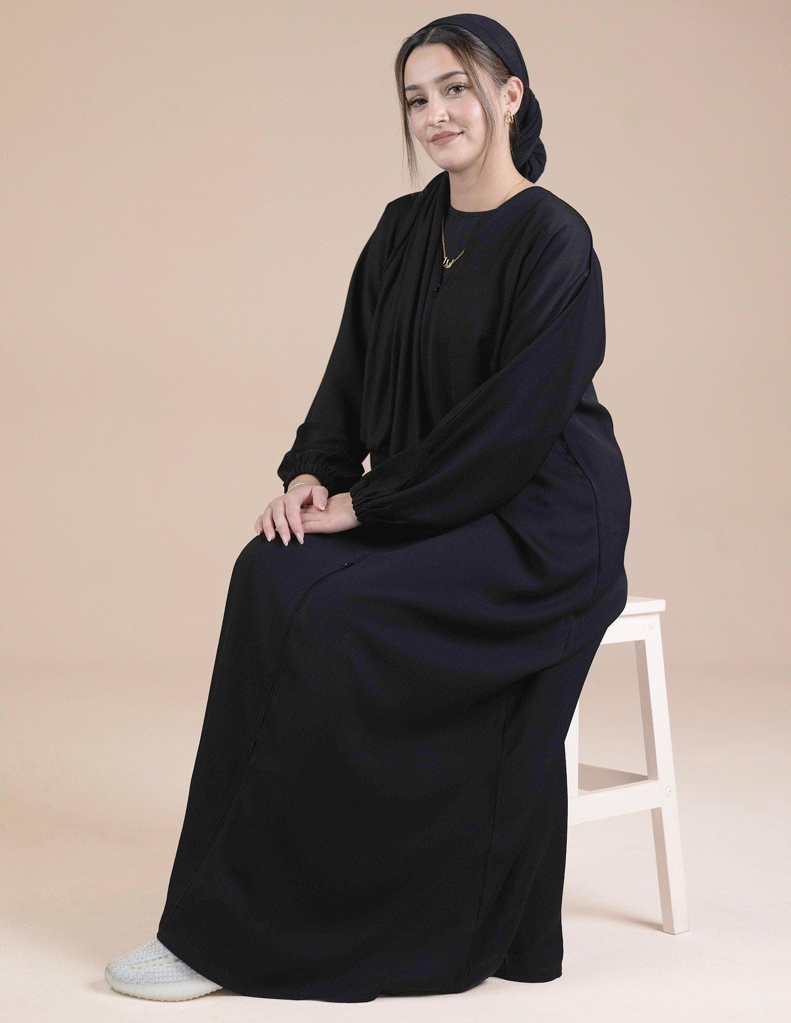 Essential Closed Black Cuffed Abaya - image 5