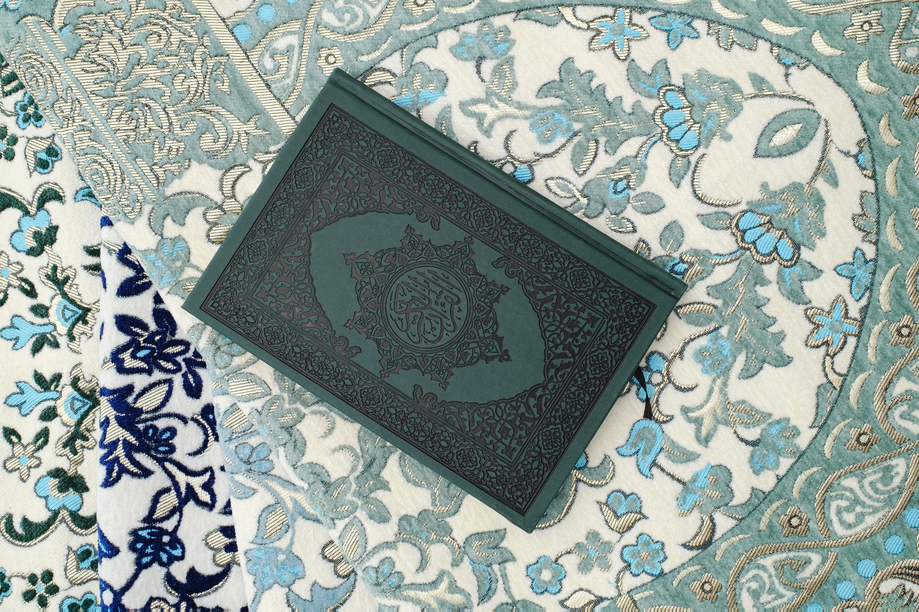 Leather feel Arabic Qur’an | Uthmani Calligraphy & Embossed Cover