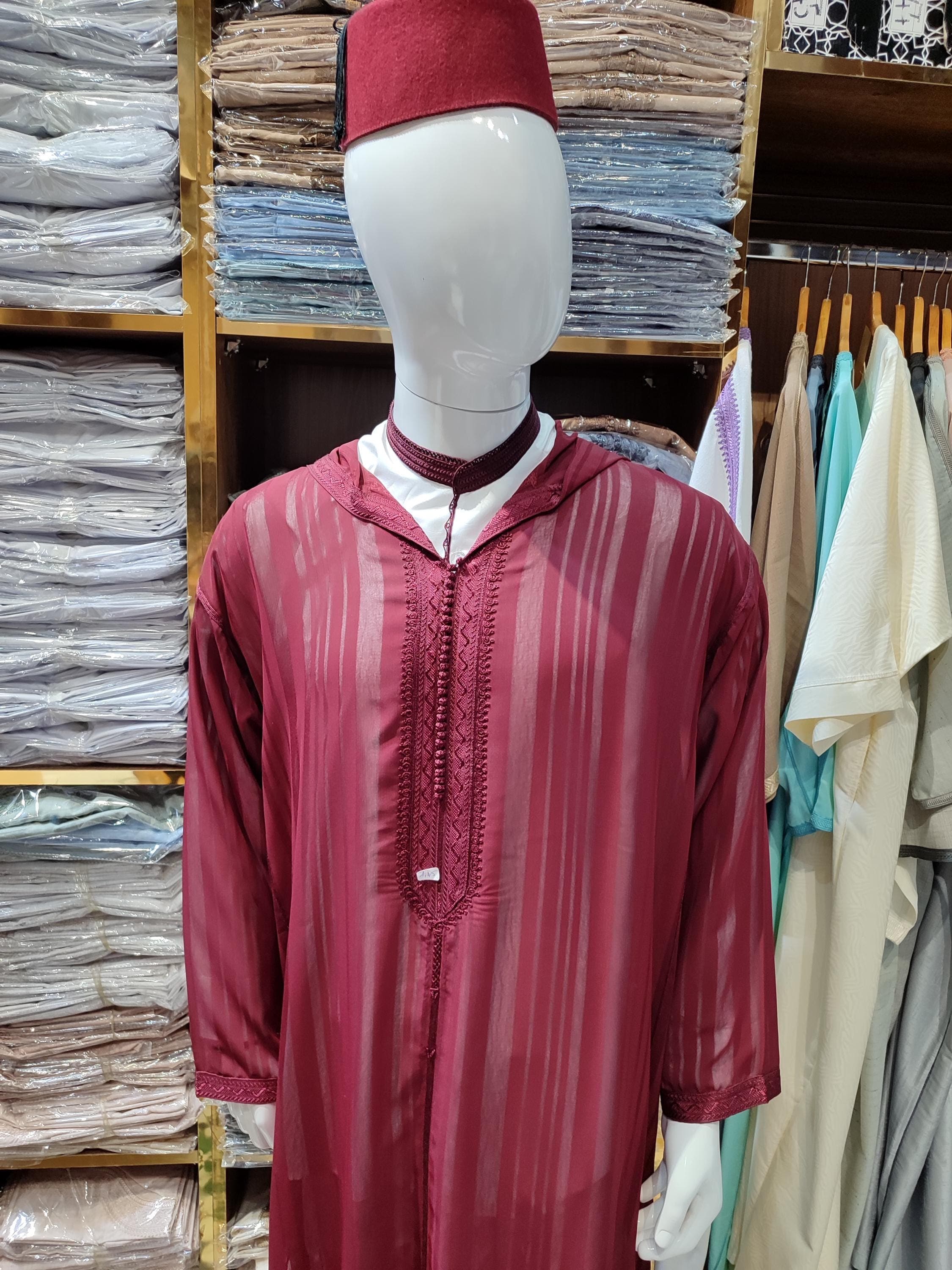 Experience ultimate comfort with this authentic wool thobe jubba, a traditional Moroccan thobe designed for colder seasons. This djellaba chaude (warm djellaba) is crafted from high-quality, heavy wool to provide exceptional warmth, making it an ideal gift for husband during winter or for Ramadan night prayers. The classic hooded design and robust construction make this jubba for men a staple of Moroccan menswear. It’s more than a djellaba homme