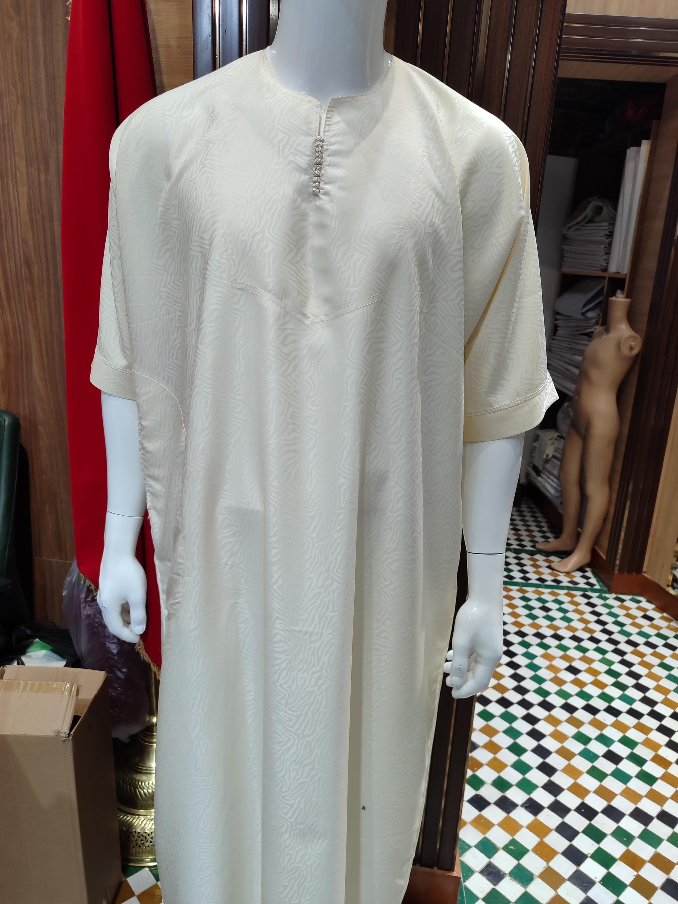This luxurious kaftan for men combines African heritage and Moroccan craftsmanship in one striking outfit. From the flowing linen caftan style to the structured wool thobe jubba, it’s designed for comfort and elegance. A perfect men’s gandoura, hoodie caftan, or jubba for men—suitable for Eid, mosque, or formal gatherings. Add a tarboush kaftan or Moroccan bride touch, and you get a standout in muslim men clothing.