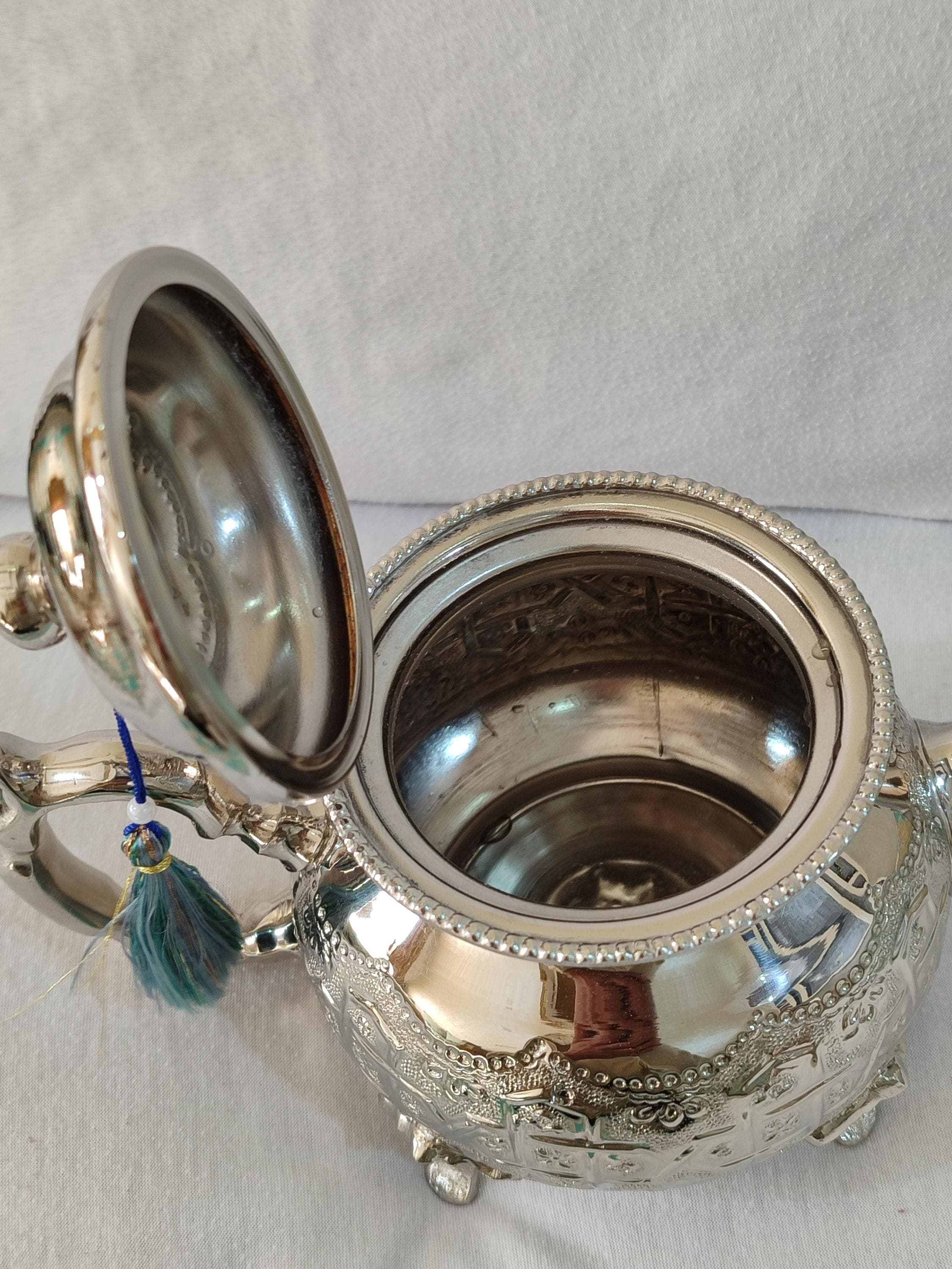 This teapot Morocco creation comes with a certificate of authenticity, verifying its handmade craftsmanship and traditional production methods.