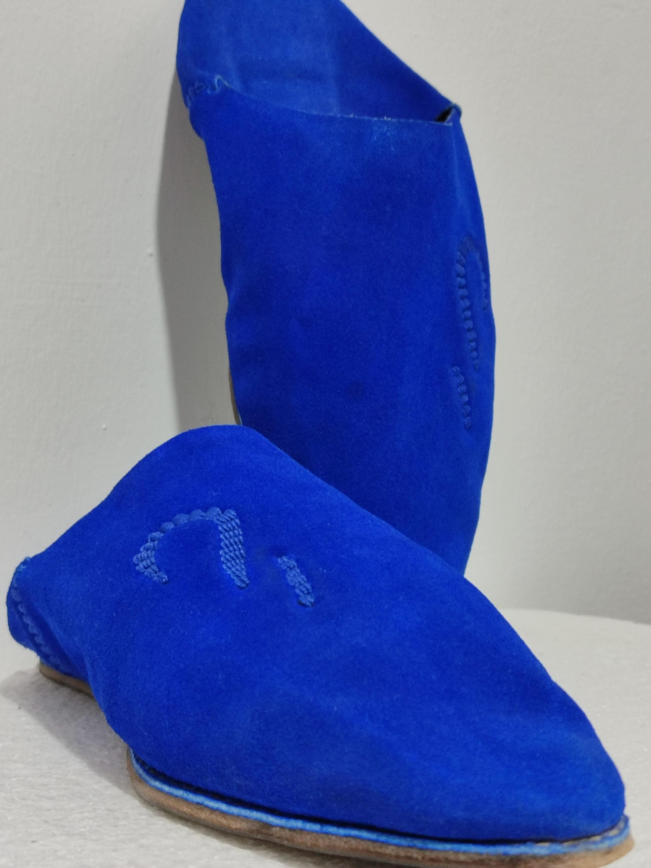 Handmade Leather Moroccan Babouche Slippers: Traditional Fassi Style
