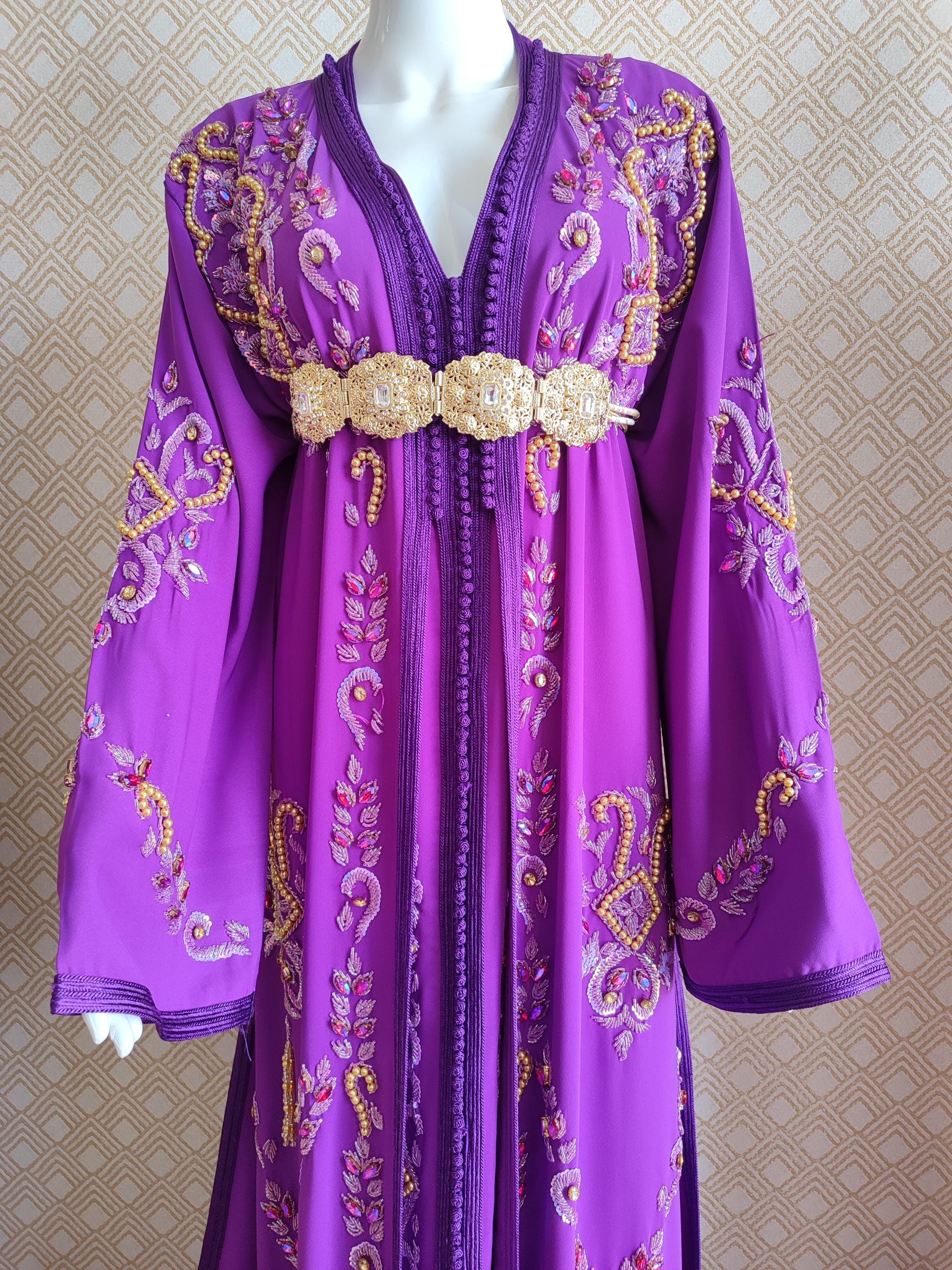 This stunning abaya maxi gown redefines modest fashion with its graceful floor-length design and luxurious fabrics. Perfect as an Arabic dress for special occasions or daily wear, this Muslim wedding dress alternative features flowing sleeves and a tailored fit that maintains full coverage. The elegant kaftan-inspired details add sophistication to this versatile piece, making it suitable for Ramadan, Eid, or formal events. Designed for the modern Muslim woman who values both style and modesty