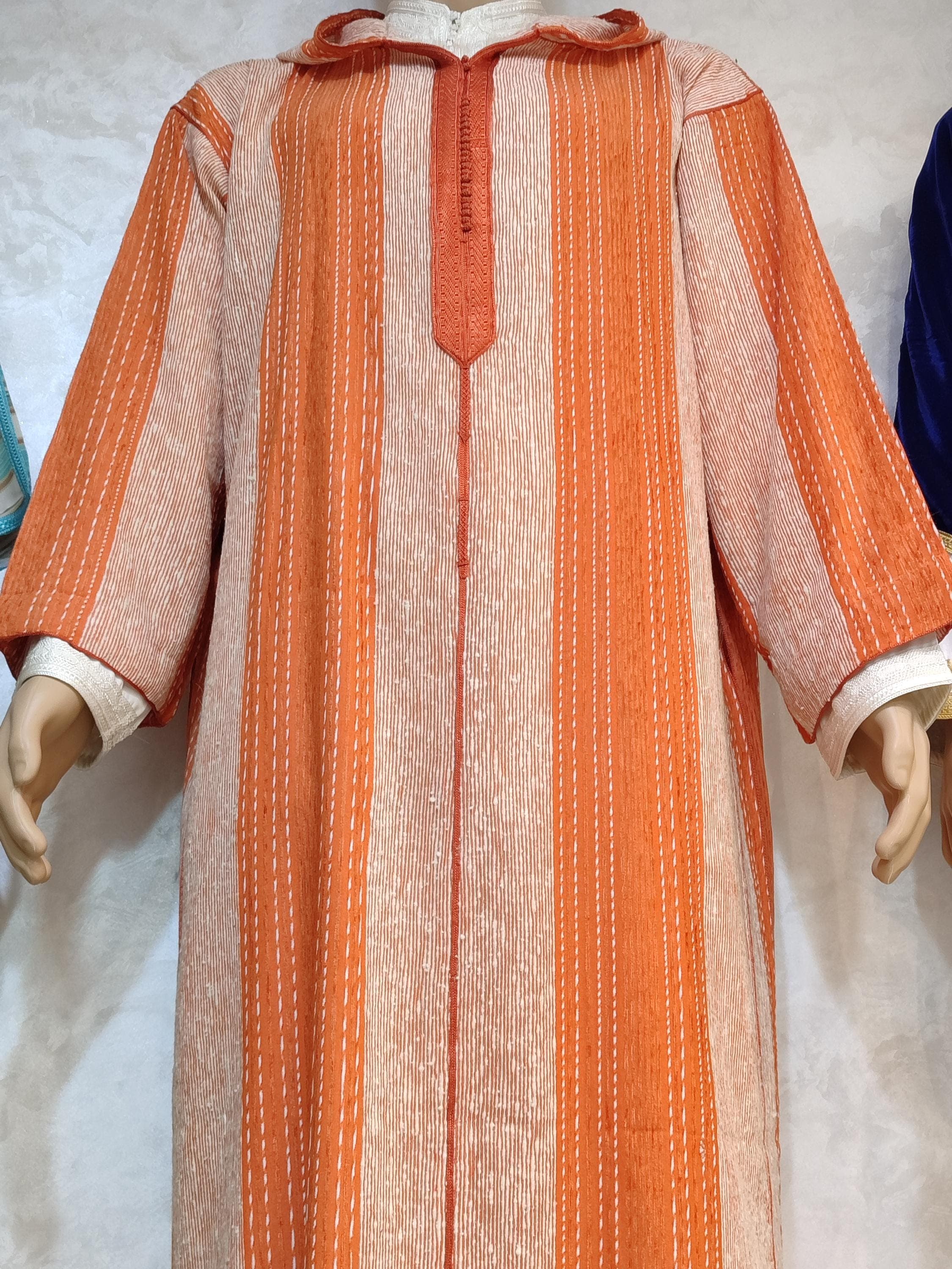Handwoven Wool Moroccan Djellaba: Traditional Men's Kaftan