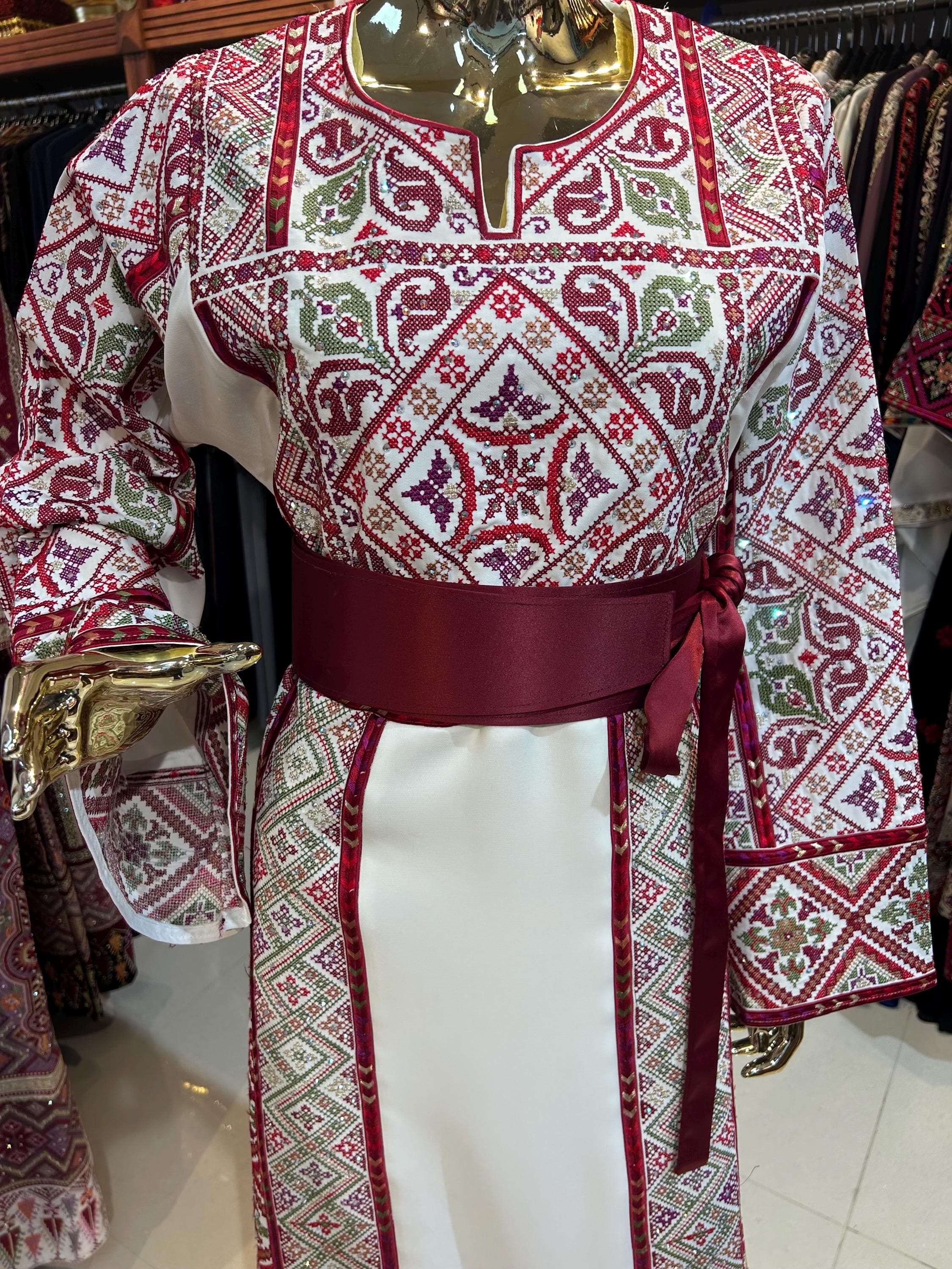 Elegant Red & White Embroidered Thobe - image 3