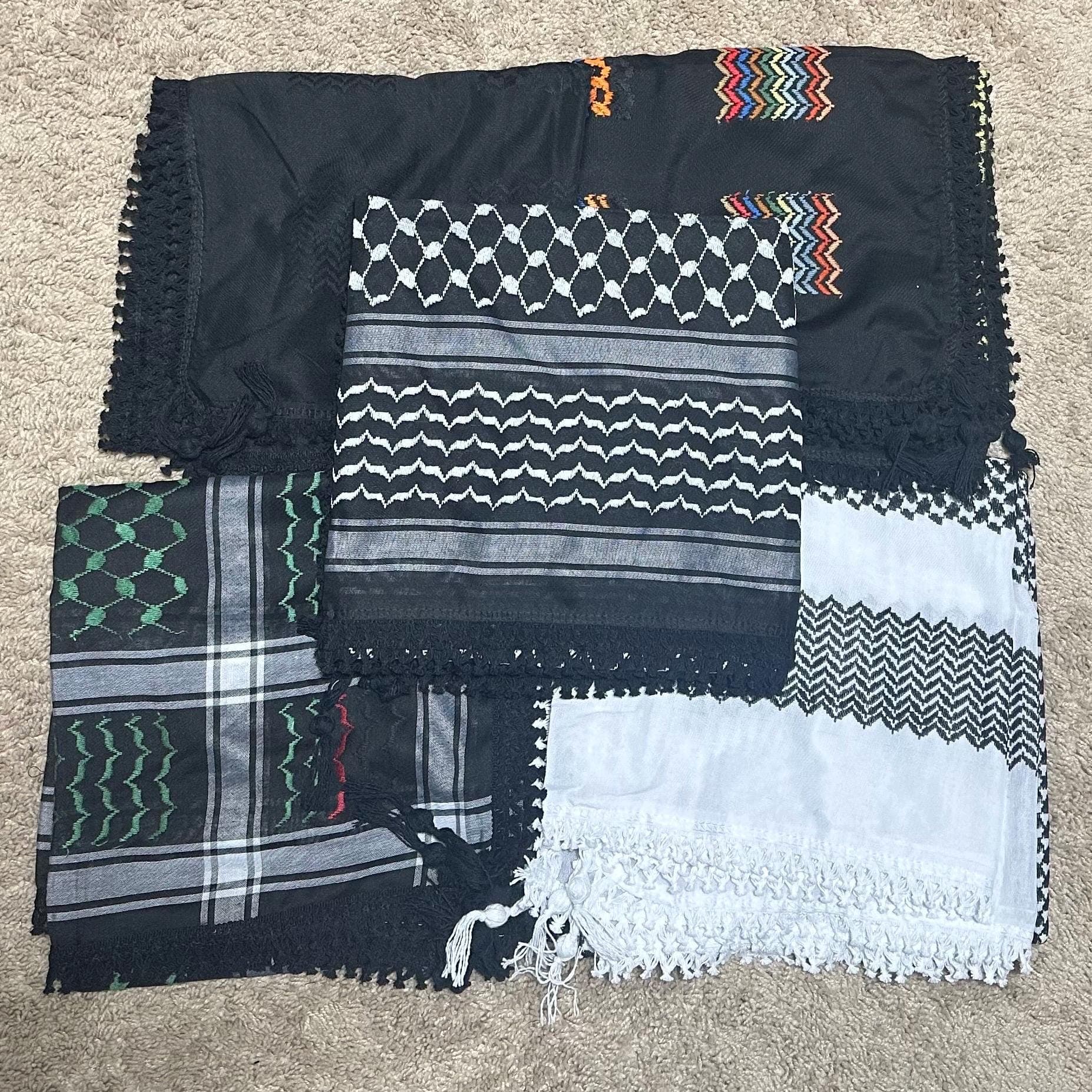 Traditional Keffiyeh Scarf: Hattah Shemagh with Tassels