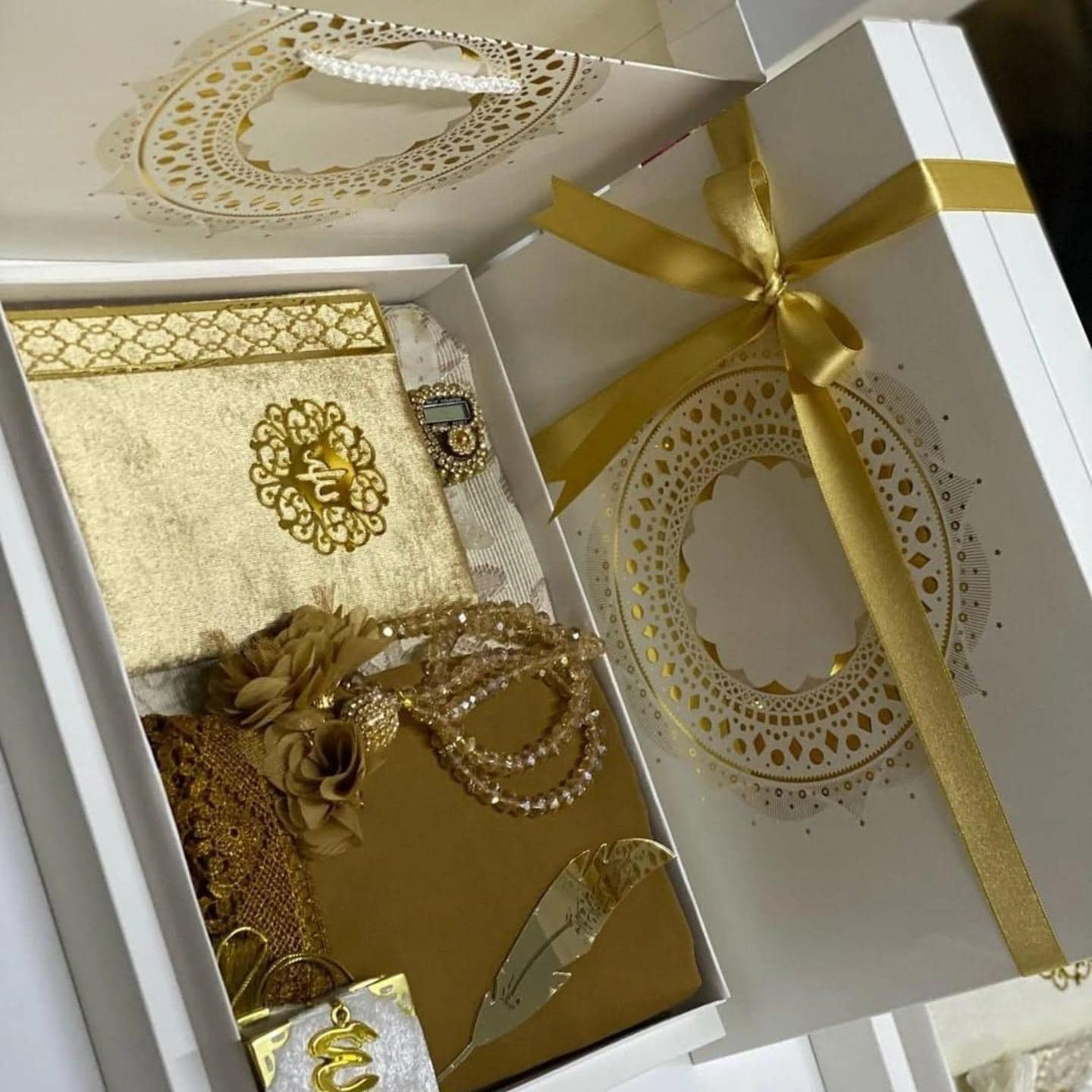 Luxury Islamic Gift Set: Prayer Mat, Quran, Tasbeeh & Shawl