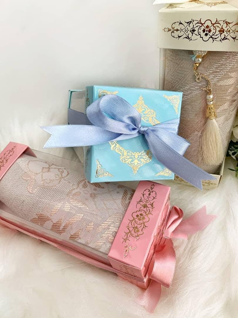 Ideal Gift plastic Box w Prayer Mat rugs Janamaz and Tasbeeh nice colours - image 3