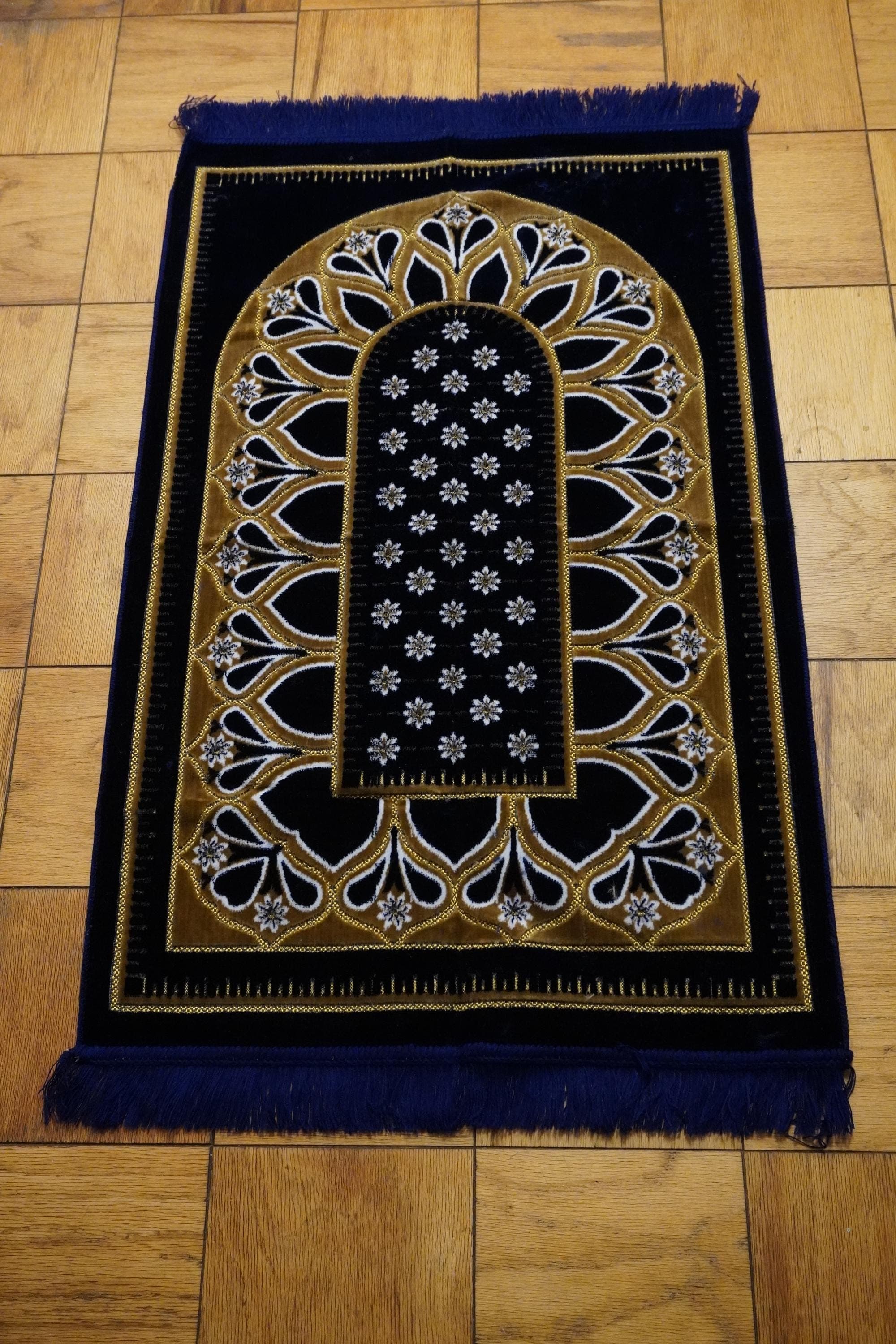 Lightweight Turkish Prayer Mat - image 4