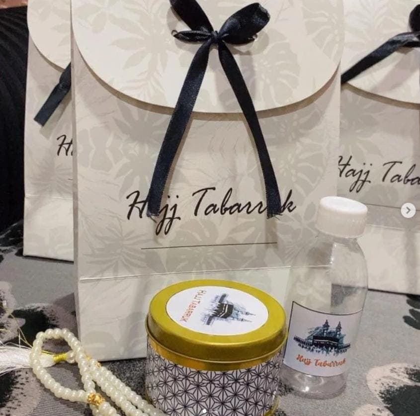 Umrah/Hajj Tabarruk Set, Tasbeeh With Pouch, Dates Box, Zam Zam Water Bottle, Bag - image 3