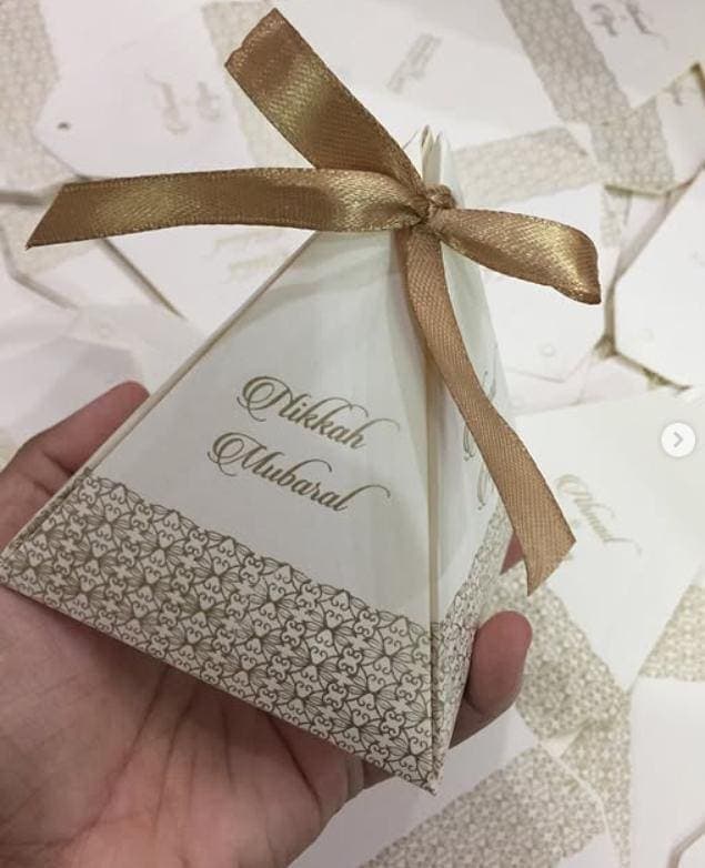 Payramid style wedding return gift
