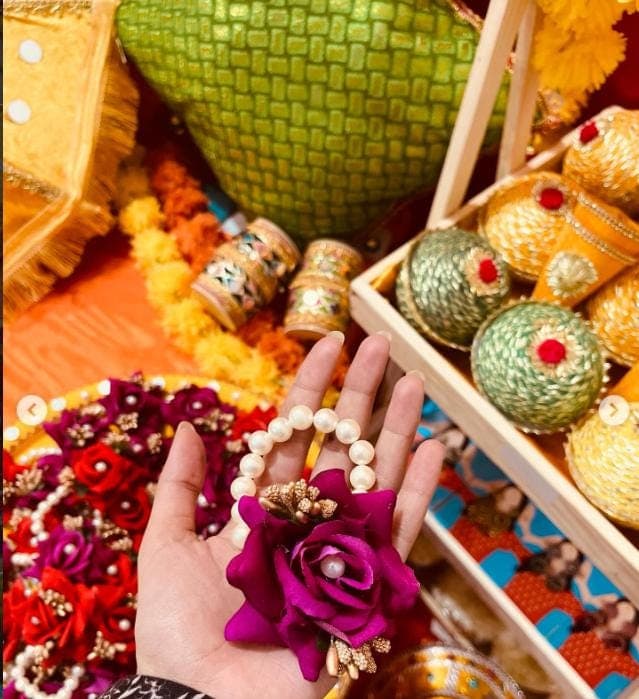 Handmade Gul Gajra With Pearl/ Floral Bracelet - image 5