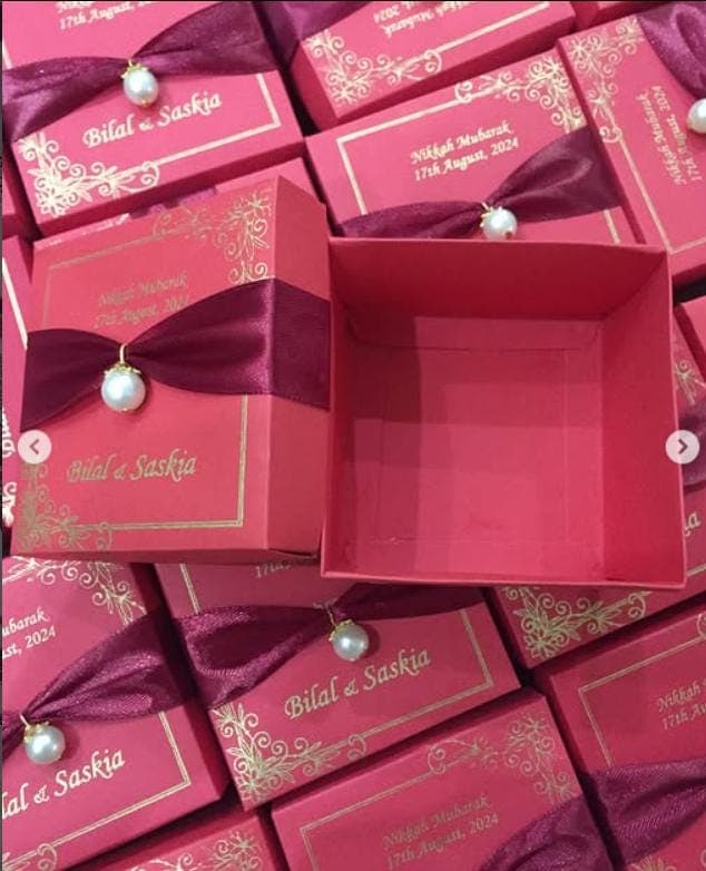 Elegant Wedding Favors With Pearl & Ribbon/ Bid Boxes - image 3