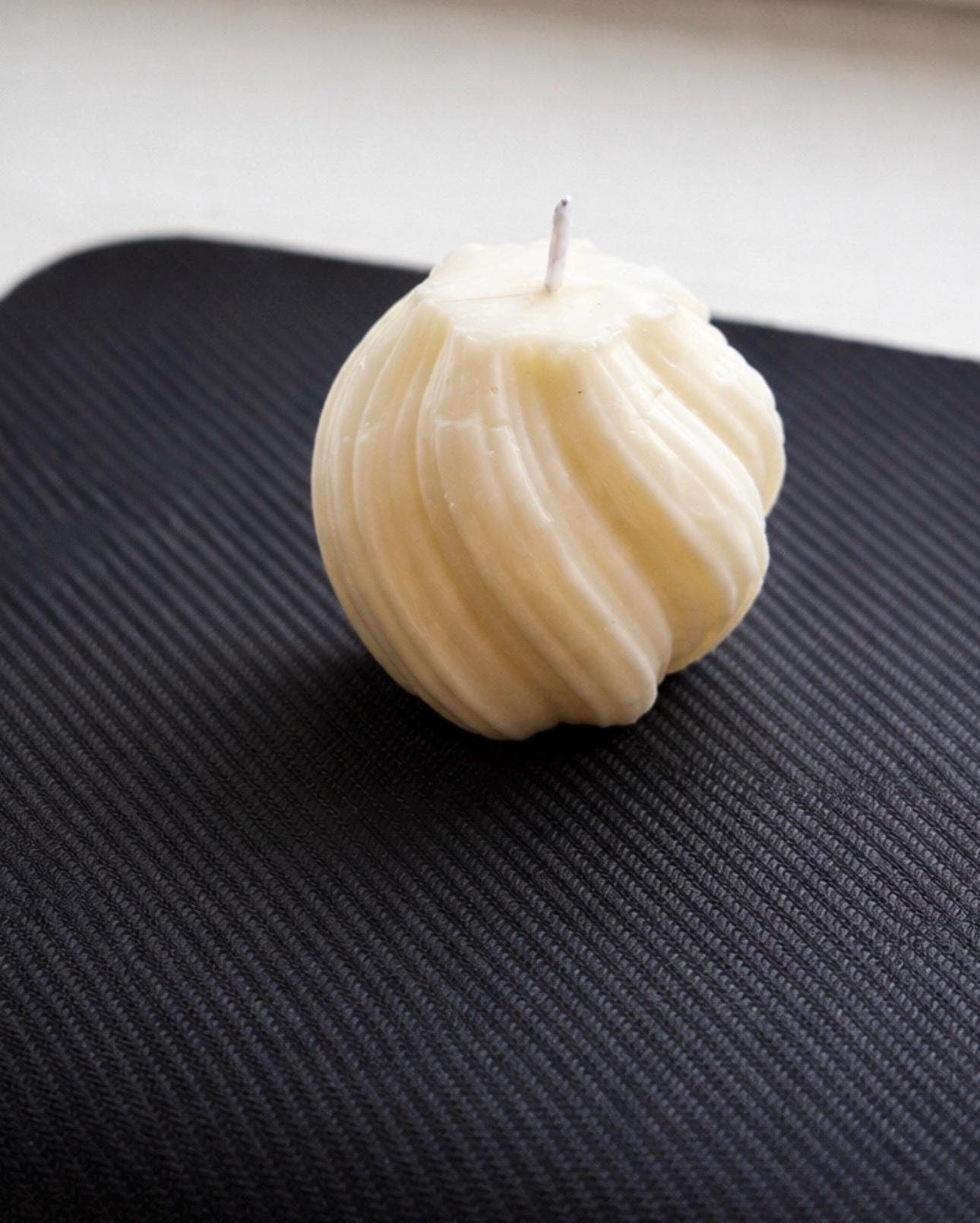 Heart Candle | Romantic Gift for Her | Handmade Soy Candle | Minimalist Decor - image 4