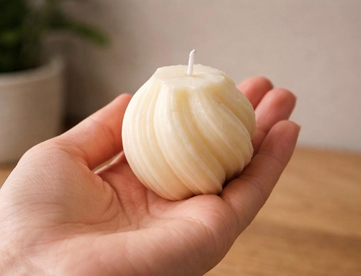 Heart Candle | Romantic Gift for Her | Handmade Soy Candle | Minimalist Decor - image 3