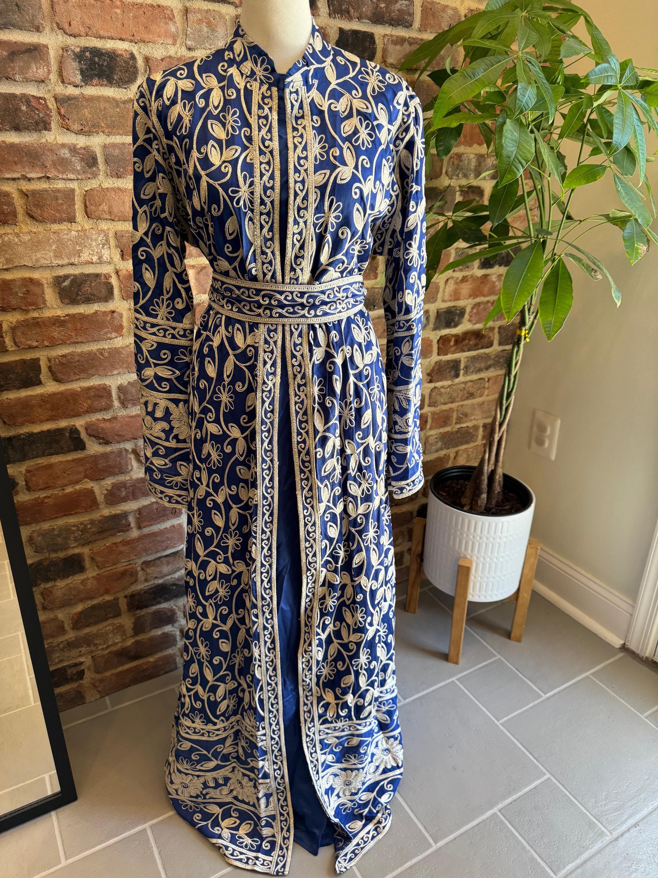 Embroidered Agbani-Style Abaya Set – Two-Piece Modest Dress with Matching Belt - image 4