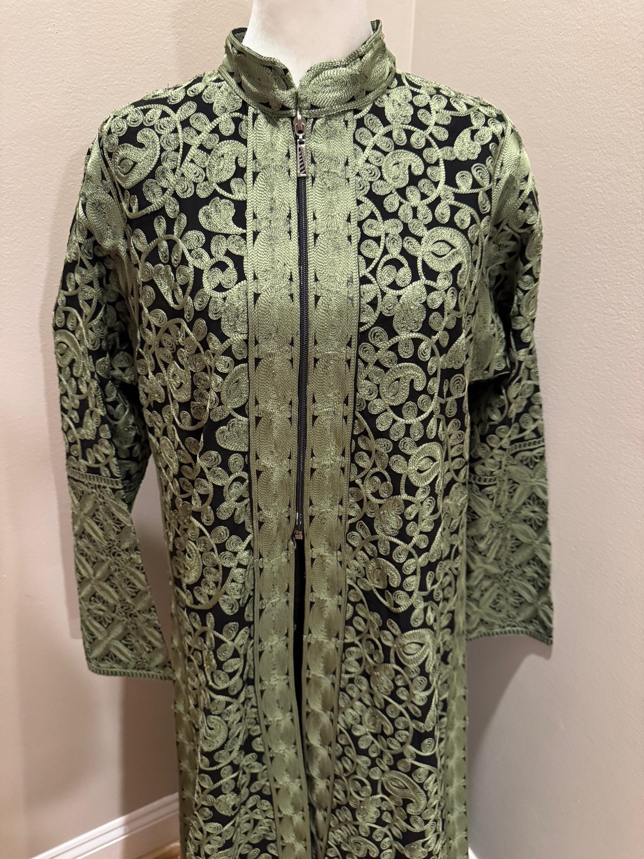 Traditional Agbani Style Embroidered two-piece Abaya with Belt and Upper Zipper (Black and Green) - image 5