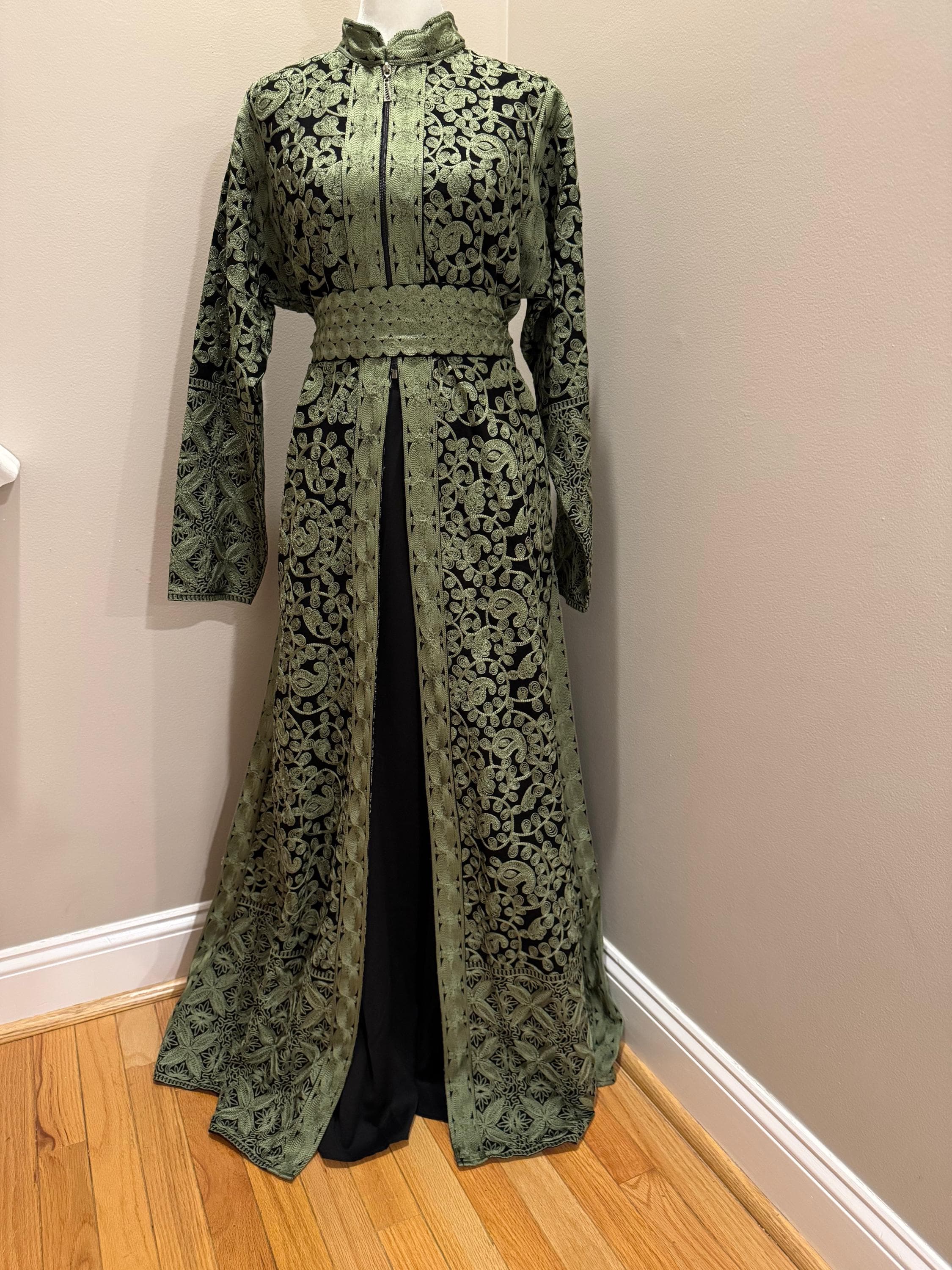 Traditional Agbani Style Embroidered two-piece Abaya with Belt and Upper Zipper (Black and Green)