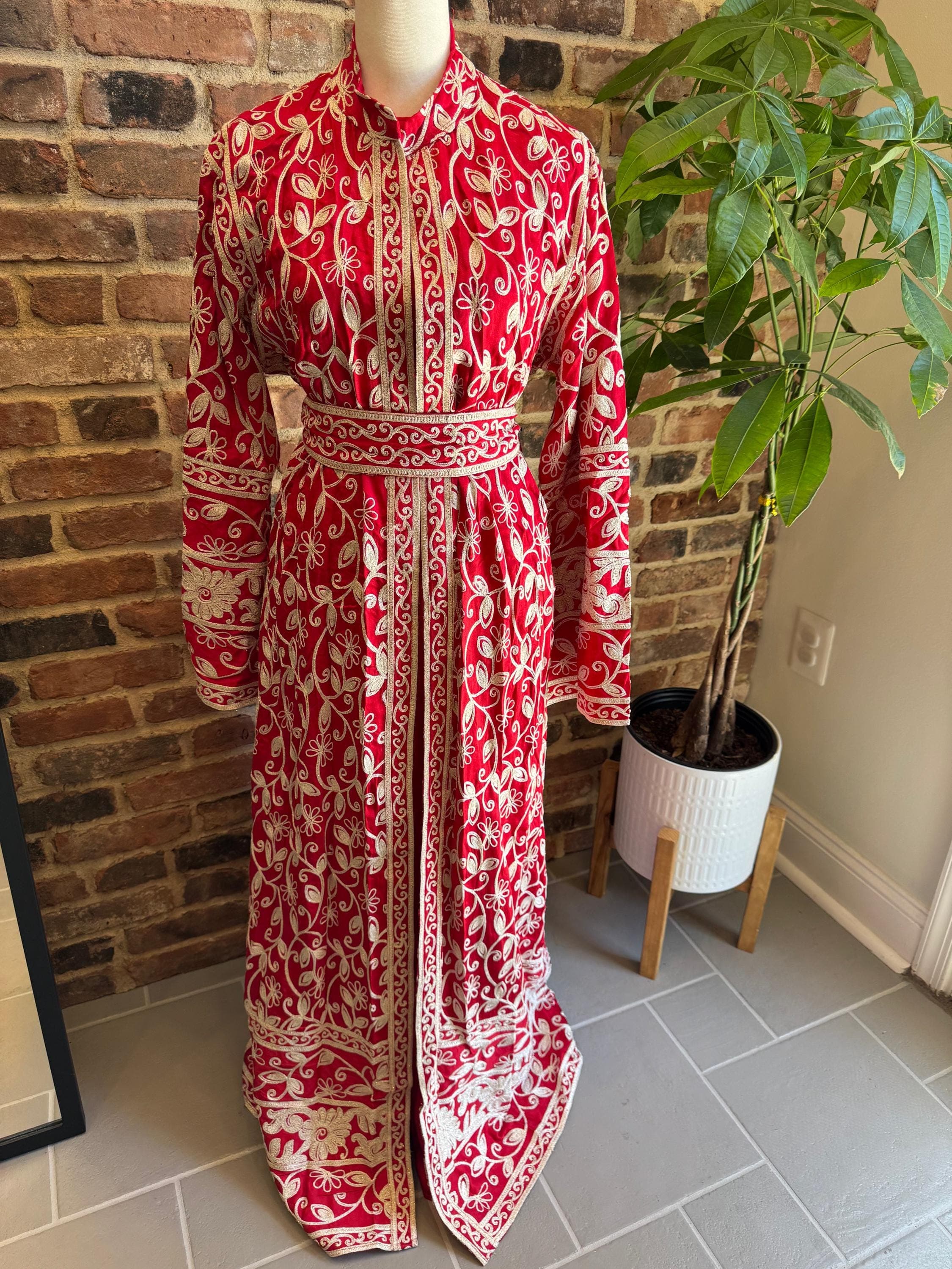 Embroidered Agbani-Style Abaya Set – Two-Piece Modest Dress with Matching Belt - image 3