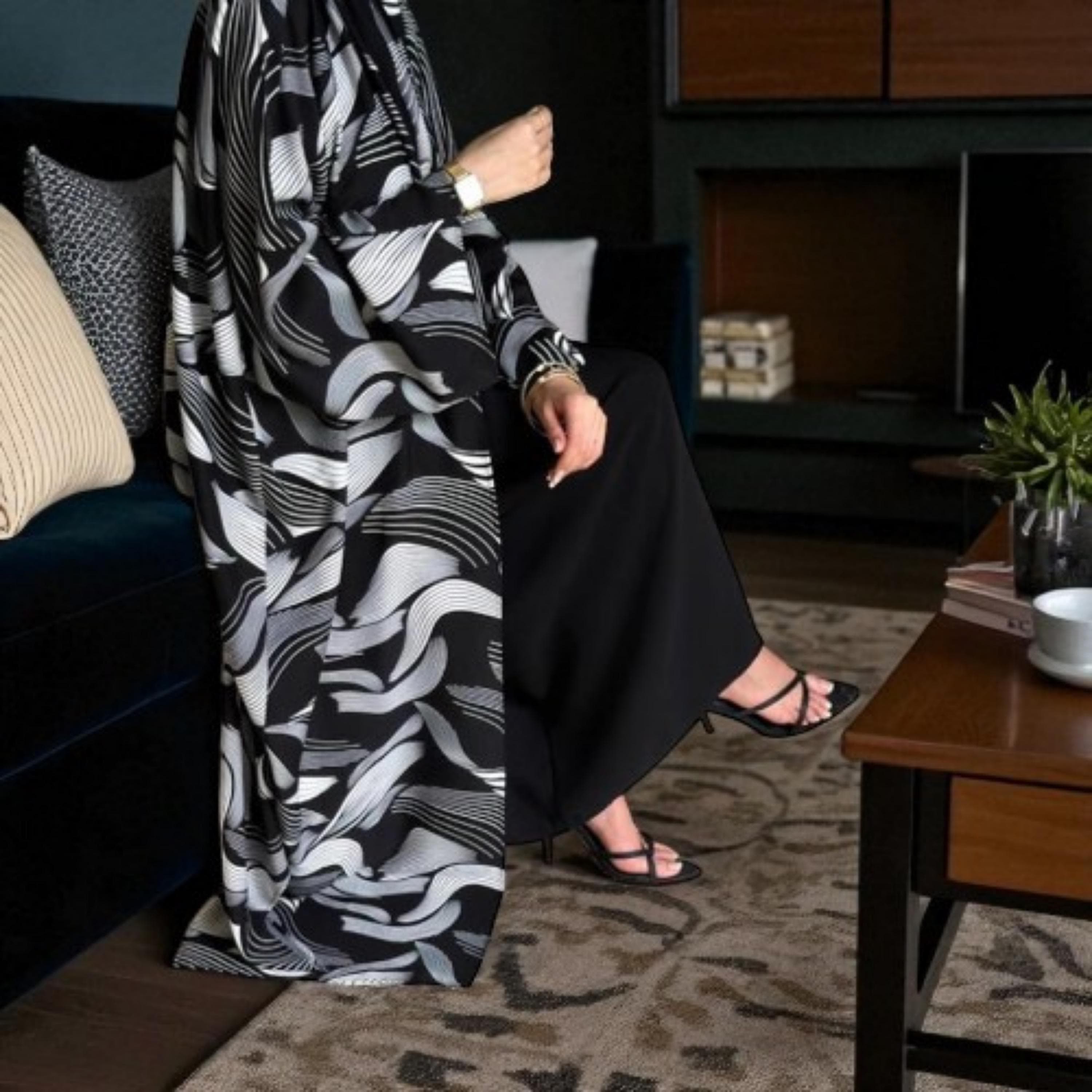 Printed Abaya: Middle Eastern Style Muslim Robe with Shawl - image 3