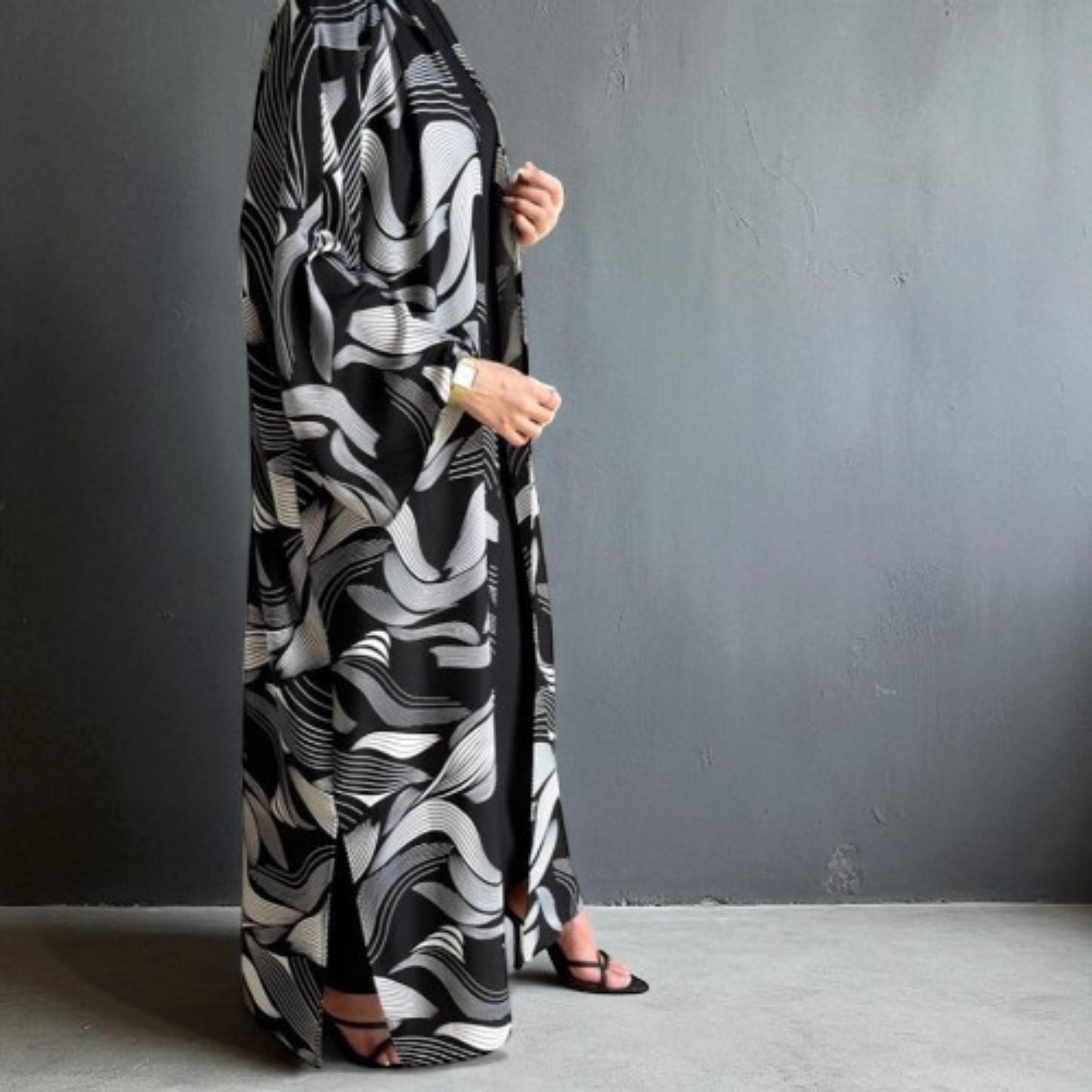 Printed Abaya: Middle Eastern Style Muslim Robe with Shawl