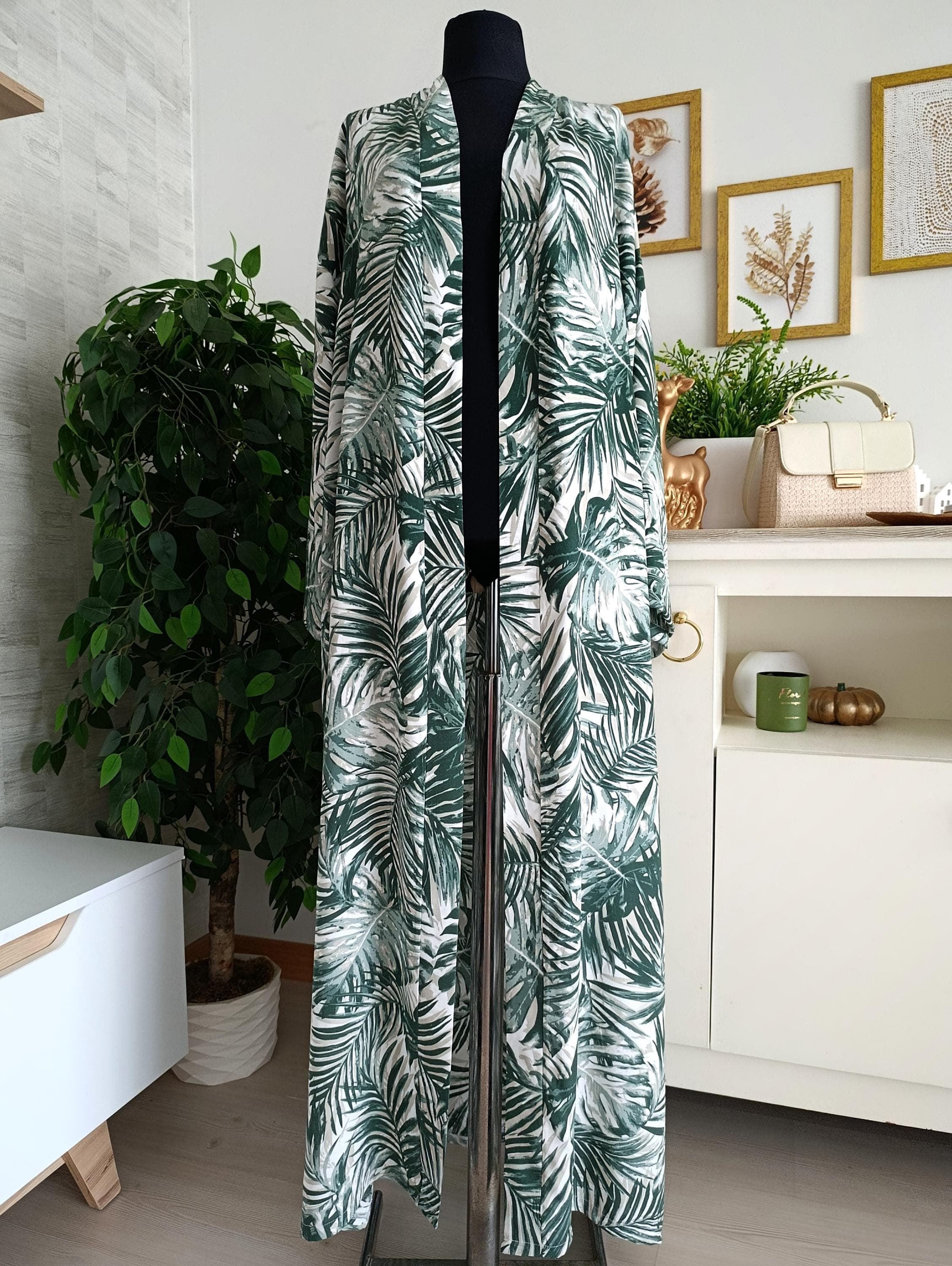 Viskon fabric travel abaya designed for elegant vacation fashion and modest coverage.