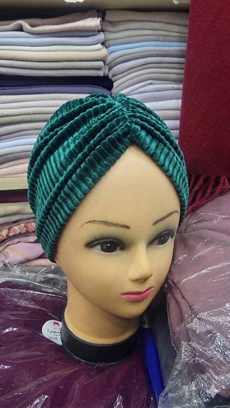 Emerald velvet pleated tuban - image 5