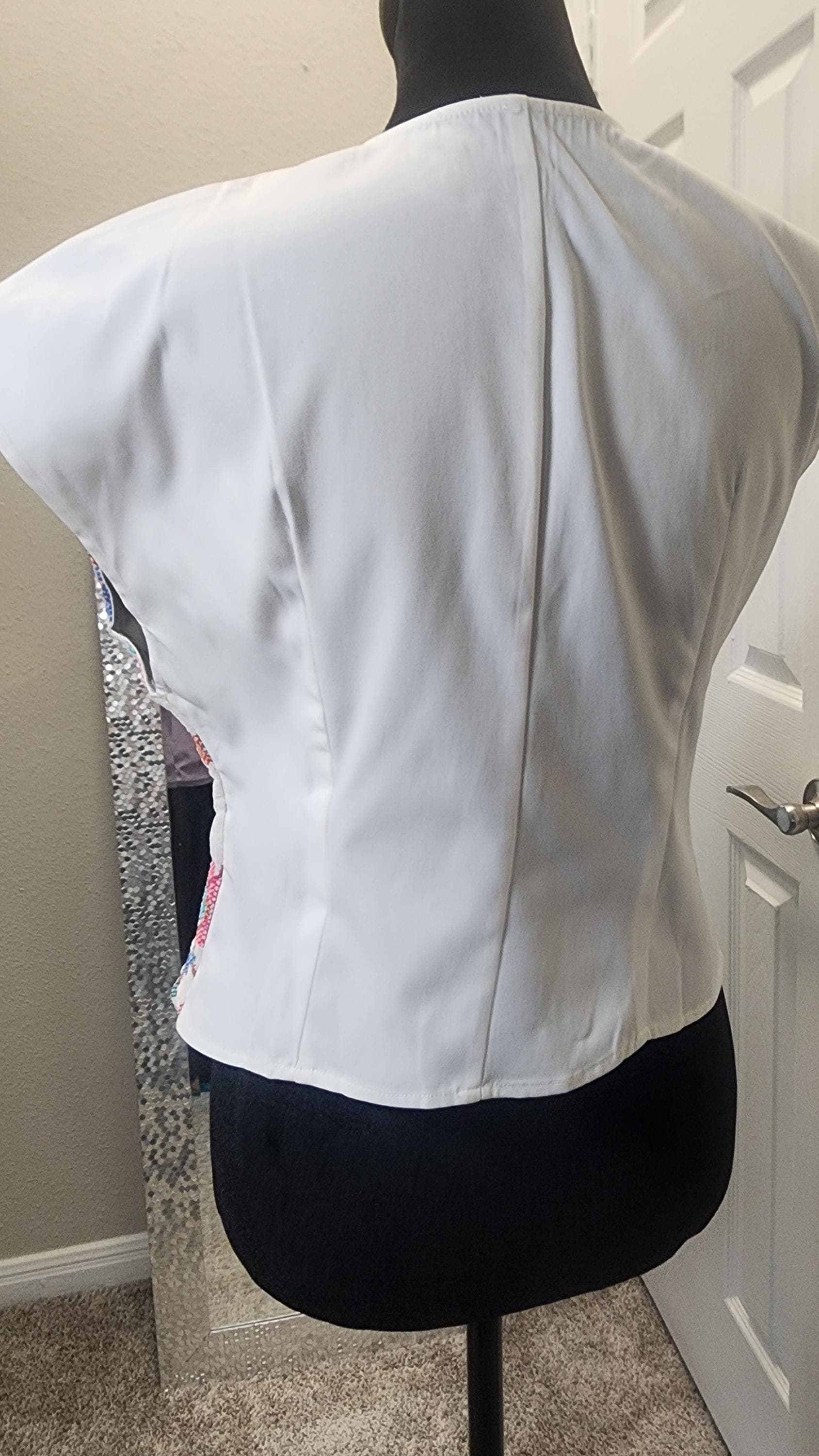 Modern White Top with machine-Embroidered Tatreez Panel | Darzzeh Exclusive - image 4