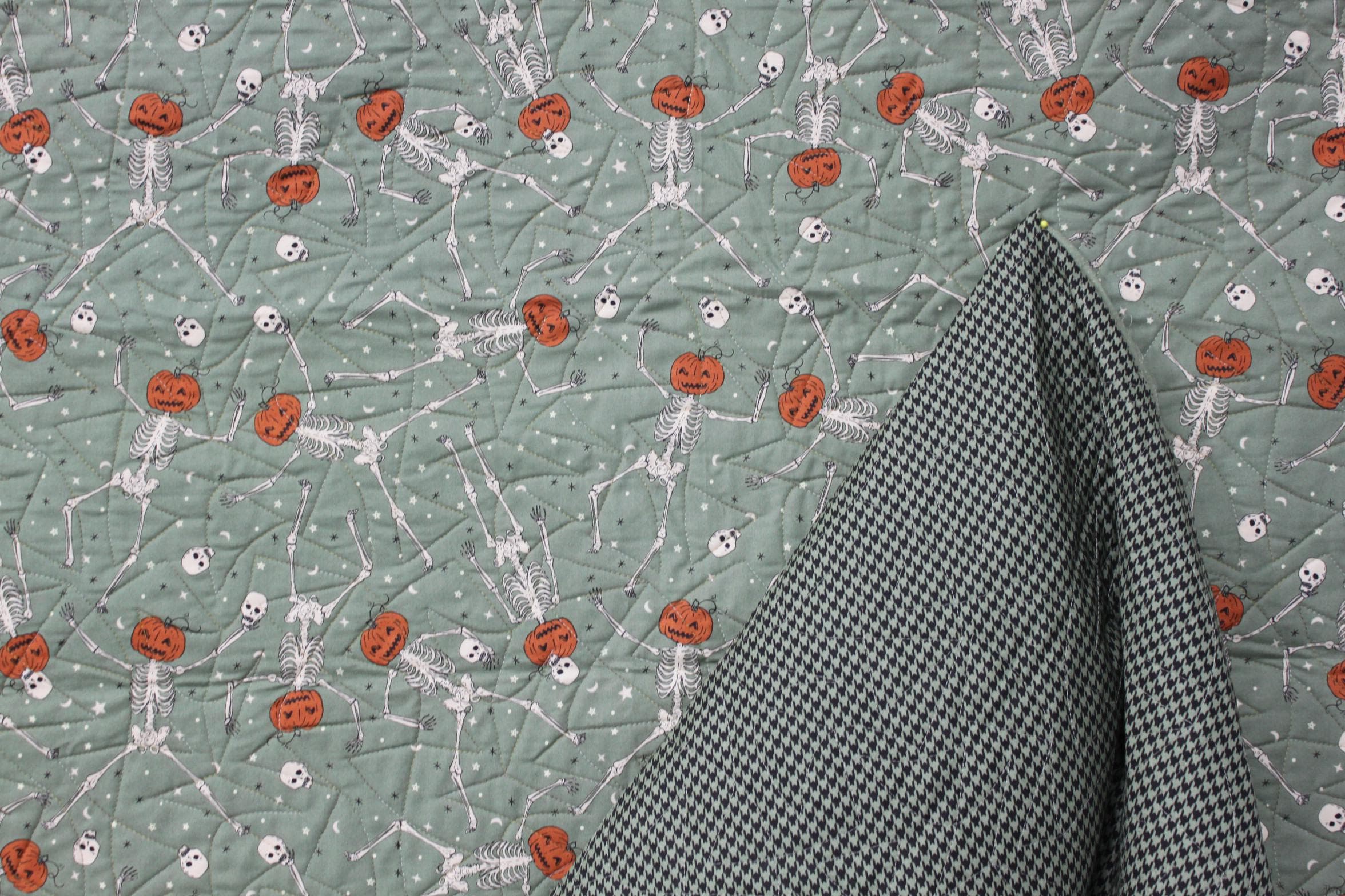 Pre-quilted fabric, 3 Yards, Ready To Use for Jackets/Vest, Moda Stacy lest Hsu, Home Sweet Haunt, Moss Houndstooth Check