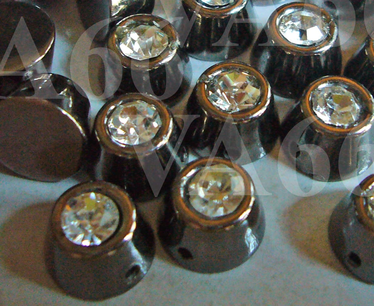 Diamond Rivet Stud Shape Sew On DIY 15p 10mm x 7mm 2 hole Gunmetal Grey Montee Acrylic metal Shape Beads Glue on Studs craft Scrapbooking