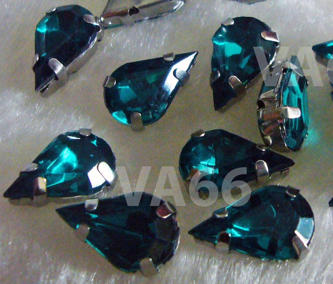 Teardrop Sew On Rhinestones Emerald Green 20p 8mm x 13mm 4 hole Silver Montee Faceted Acylic Glass Look Rhinestone Beads sewing craft