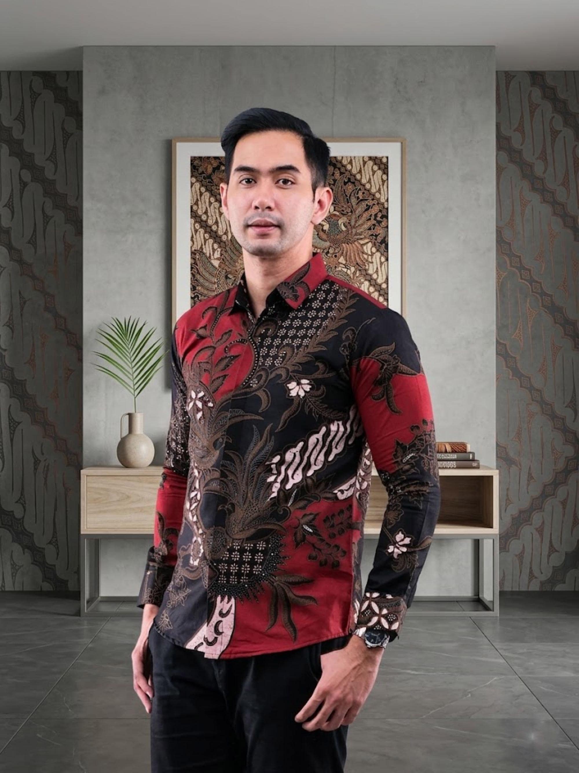 Handmade Javanese Batik Men's Shirt – Red Black Bird Motif Cotton Slim Fit - image 5